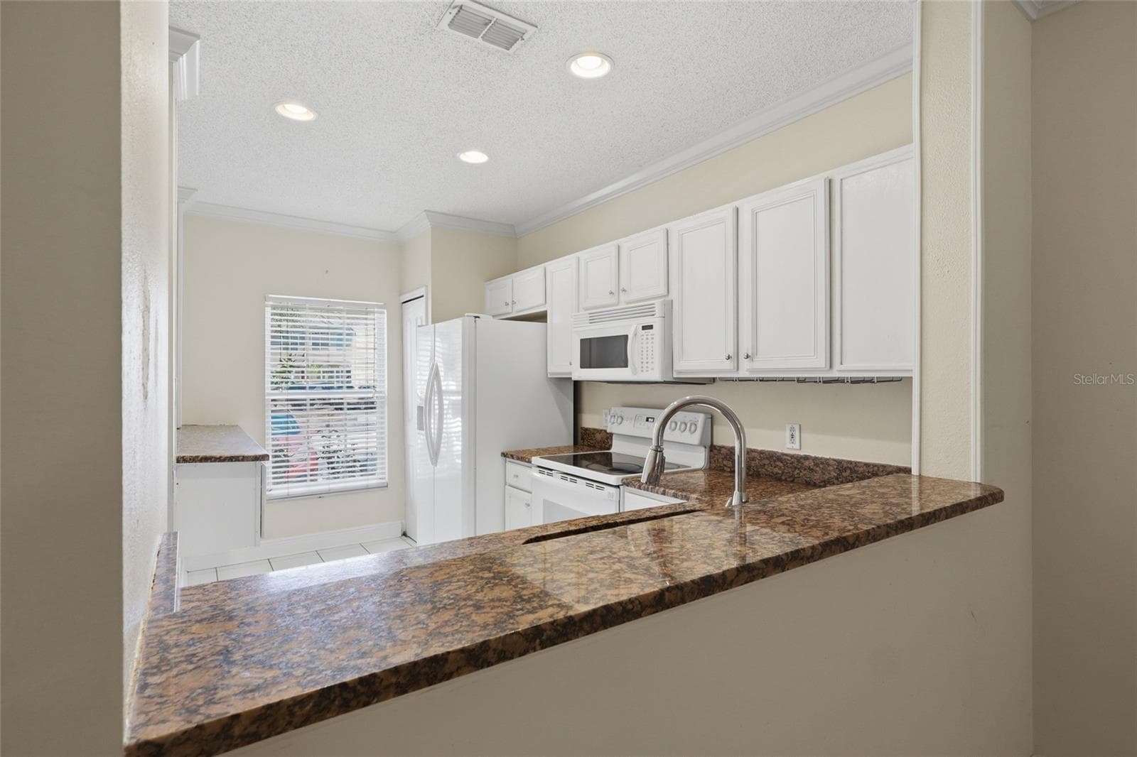 Townhouse at 5416 CARROLLWOOD KEY DR #8, TAMPA, photo 8 of 33