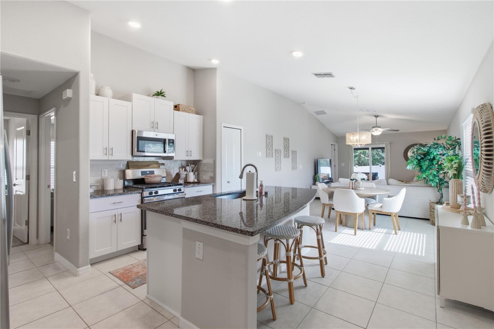 Single Family Residence at 10331 BLUE PLUME CT, RIVERVIEW, photo 3 of 57