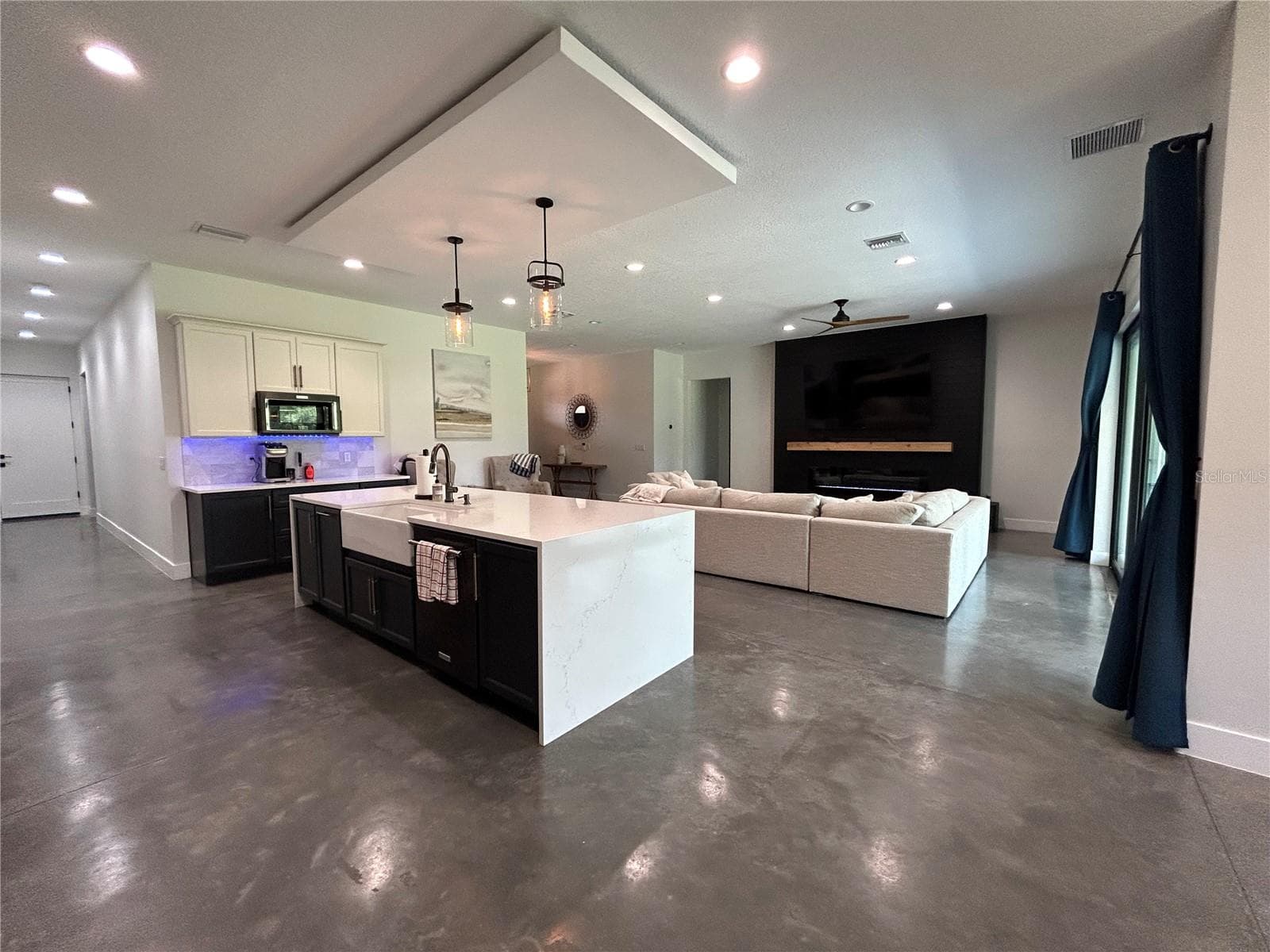 Single Family Residence at 19512 MAJESTIC ST, ORLANDO, photo 7 of 48