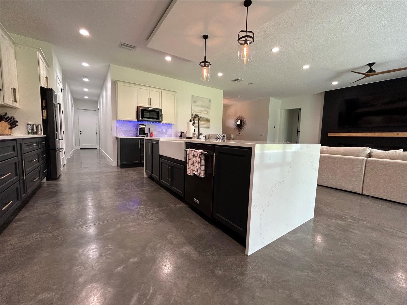 Single Family Residence at 19512 MAJESTIC ST, ORLANDO, photo 9 of 48