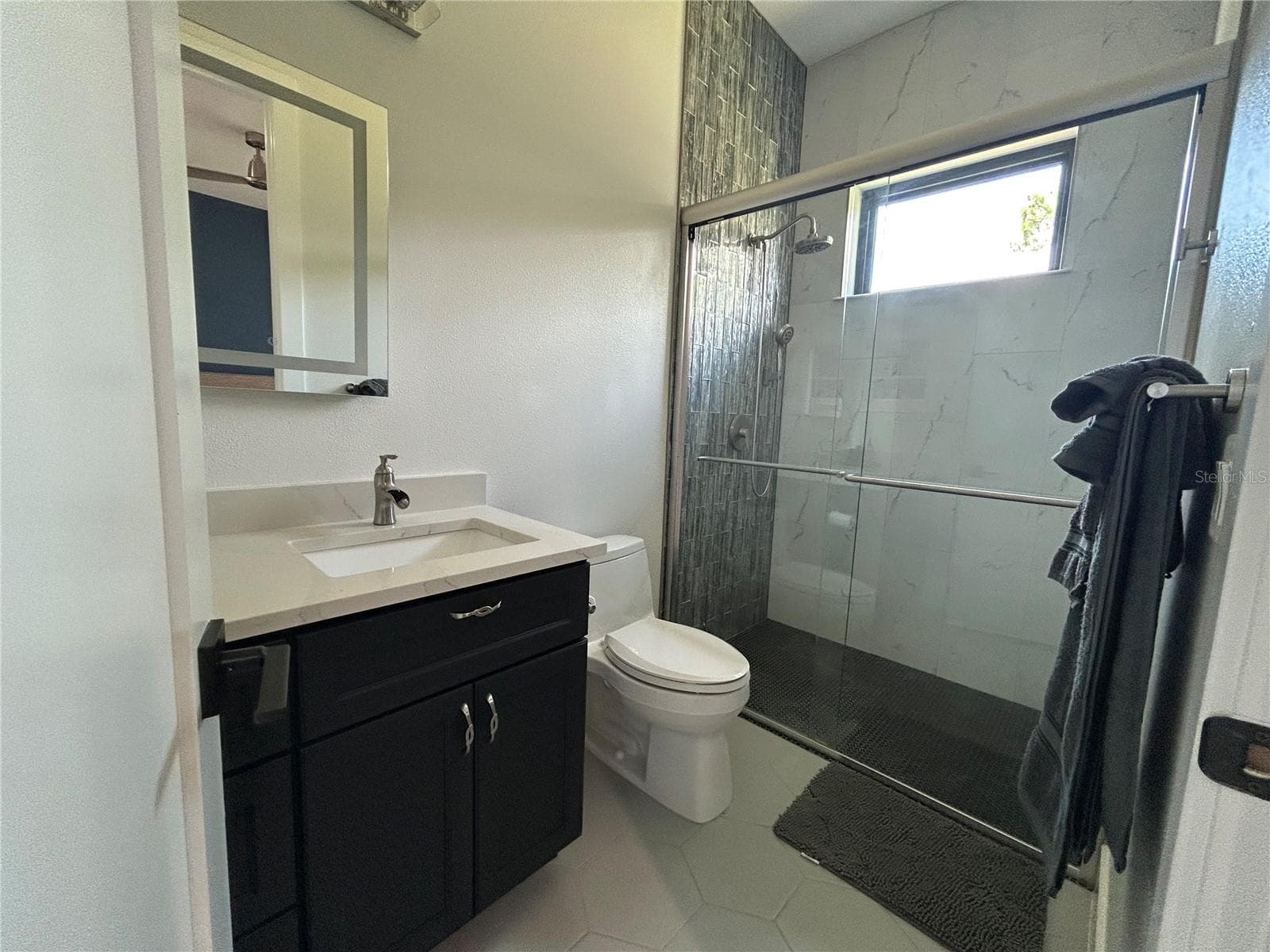 Full Bathroom off of Bedroom 4 - 19512 MAJESTIC ST, ORLANDO