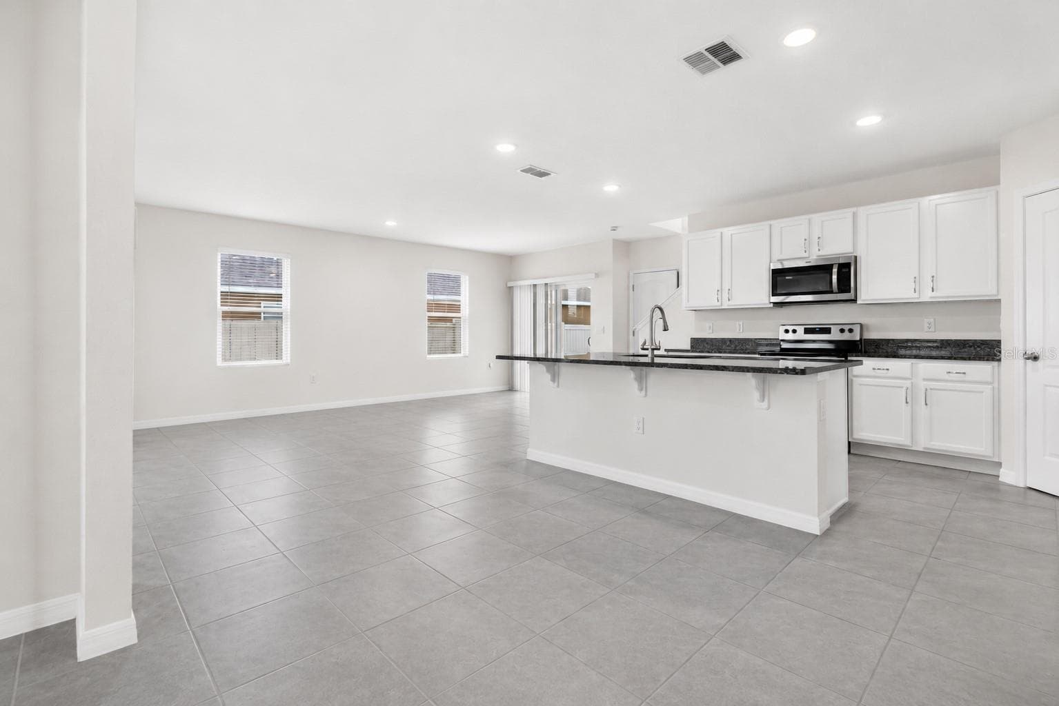 Kitchen with granite countertops, large island and stainless steel appliances - 1021 SILVERBELL TRL, ST CLOUD