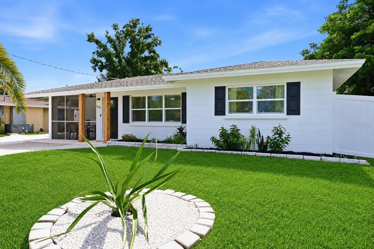 3 miles from Siesta Key renovated home with screened porch - 6103 CARLTON AVE, SARASOTA