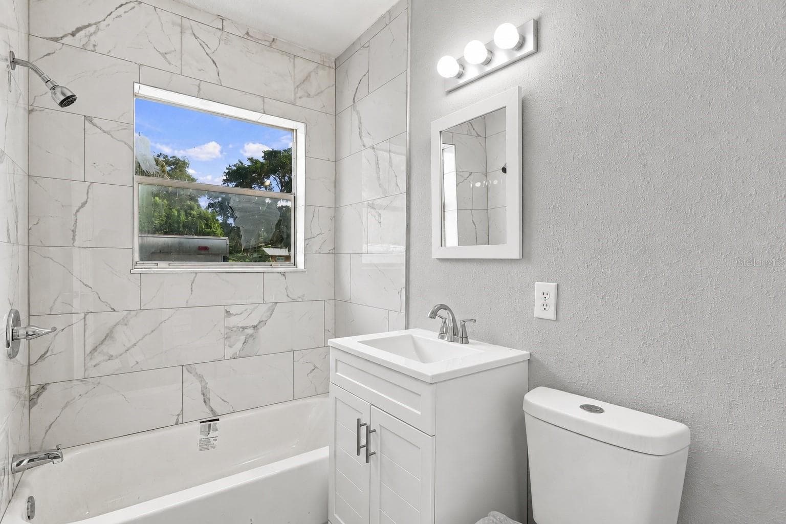 Main Bathroom - 8 SMYRNA DR, DEBARY