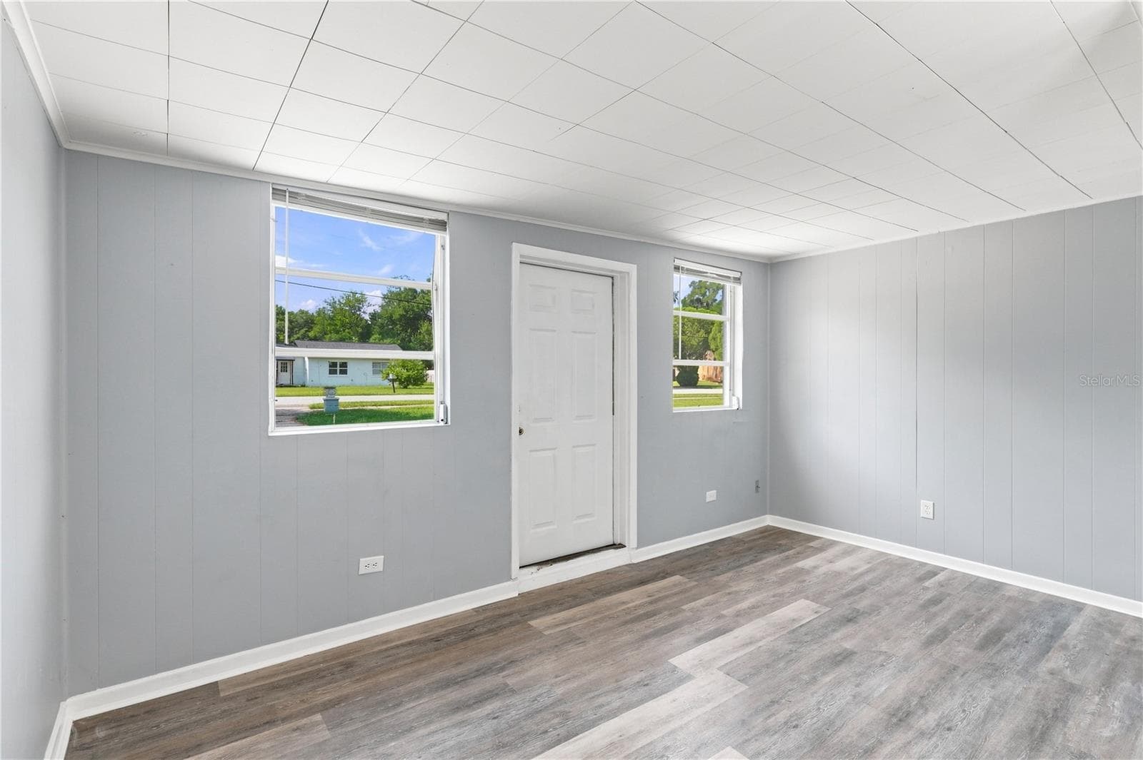 Additional unit entrance and living room - 8 SMYRNA DR, DEBARY