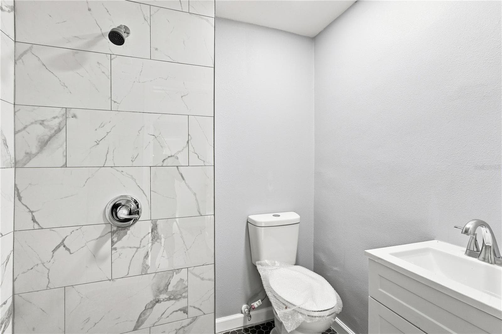Additional unit Bethroom - 8 SMYRNA DR, DEBARY