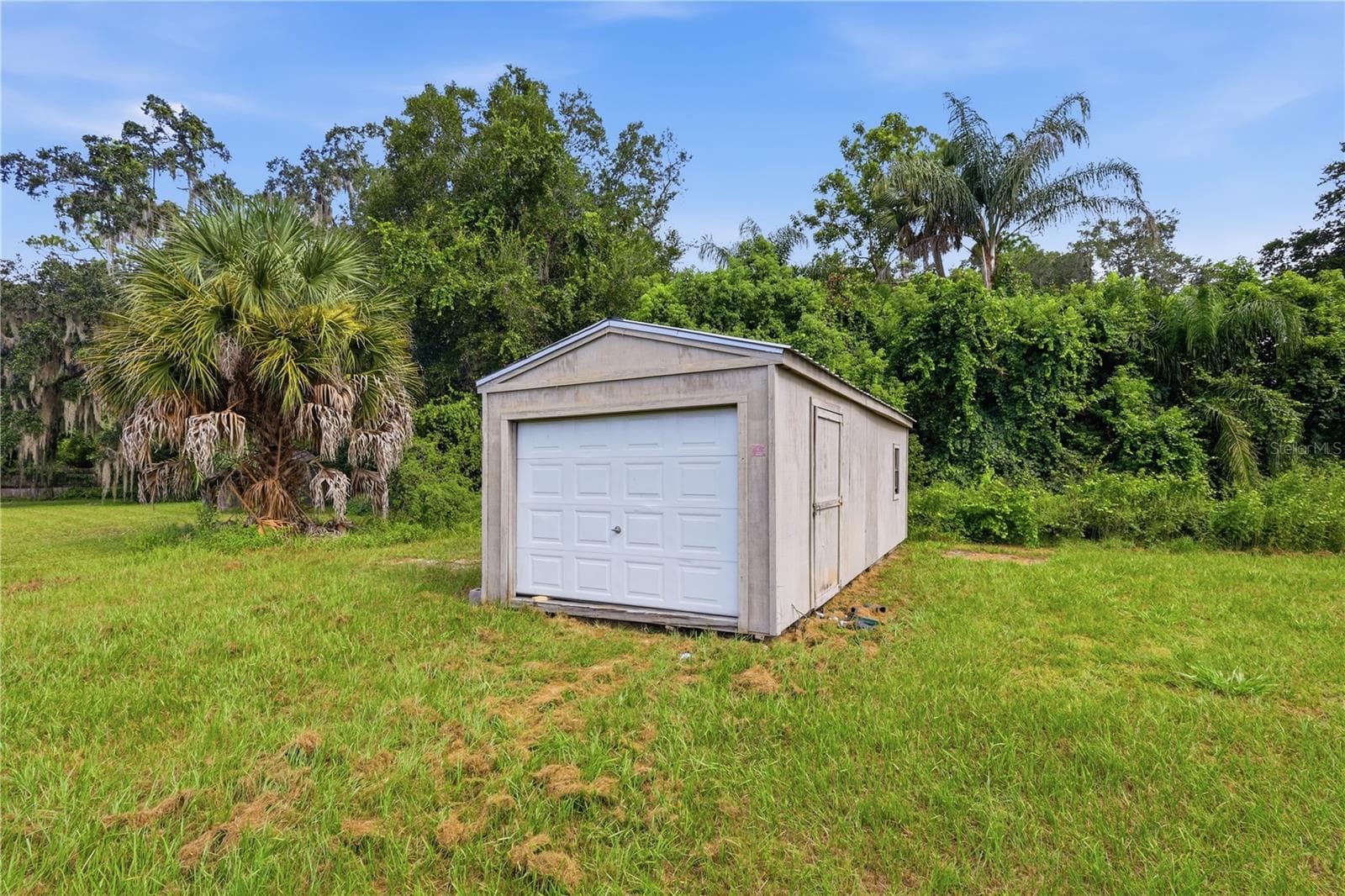 Garage/work Station - 8 SMYRNA DR, DEBARY