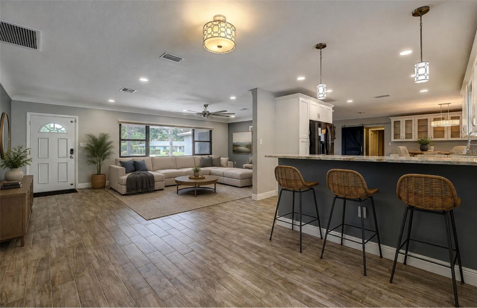 virtually staged - 323 SUWANEE AVE, SARASOTA