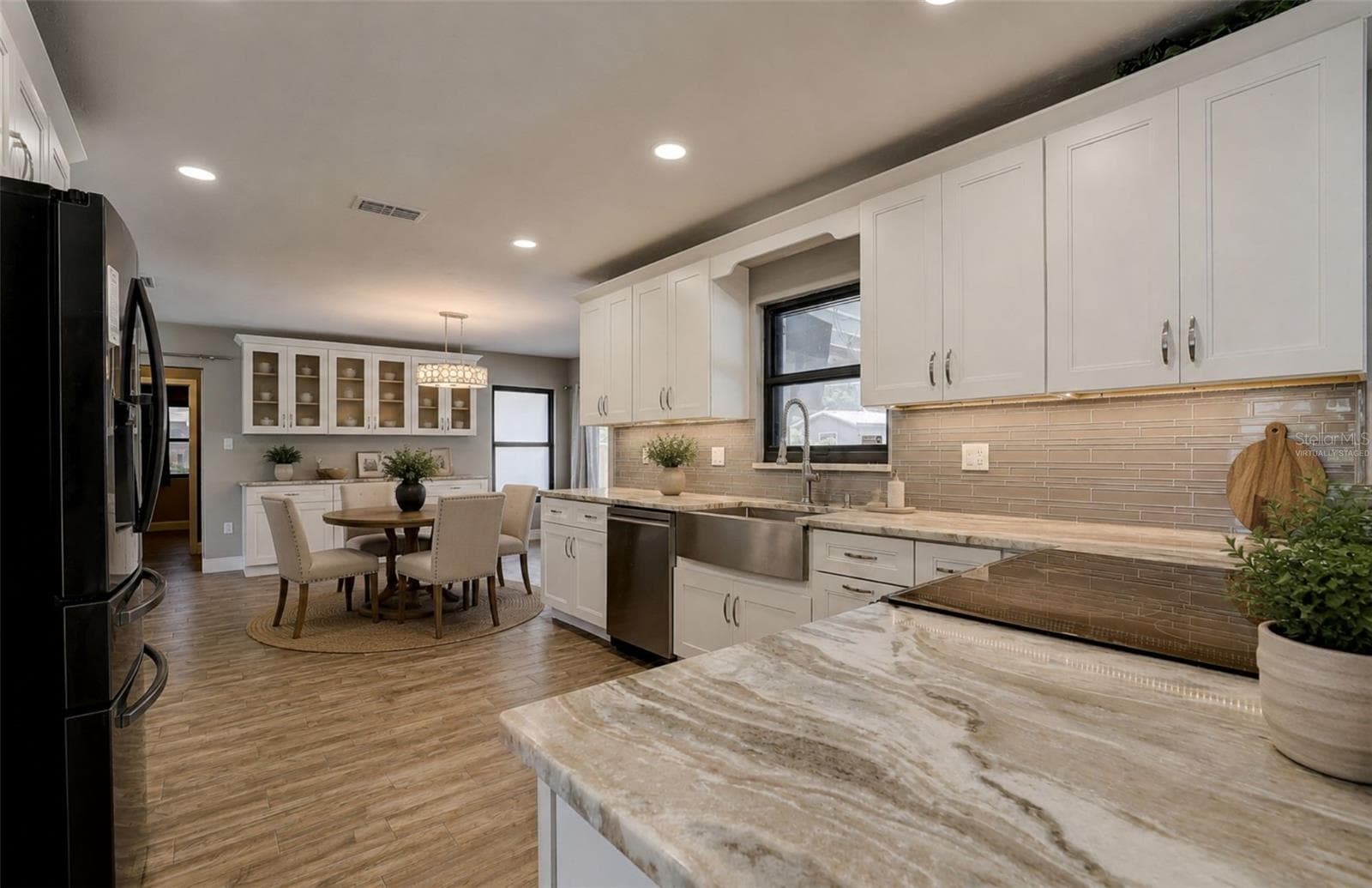 virtually staged - 323 SUWANEE AVE, SARASOTA