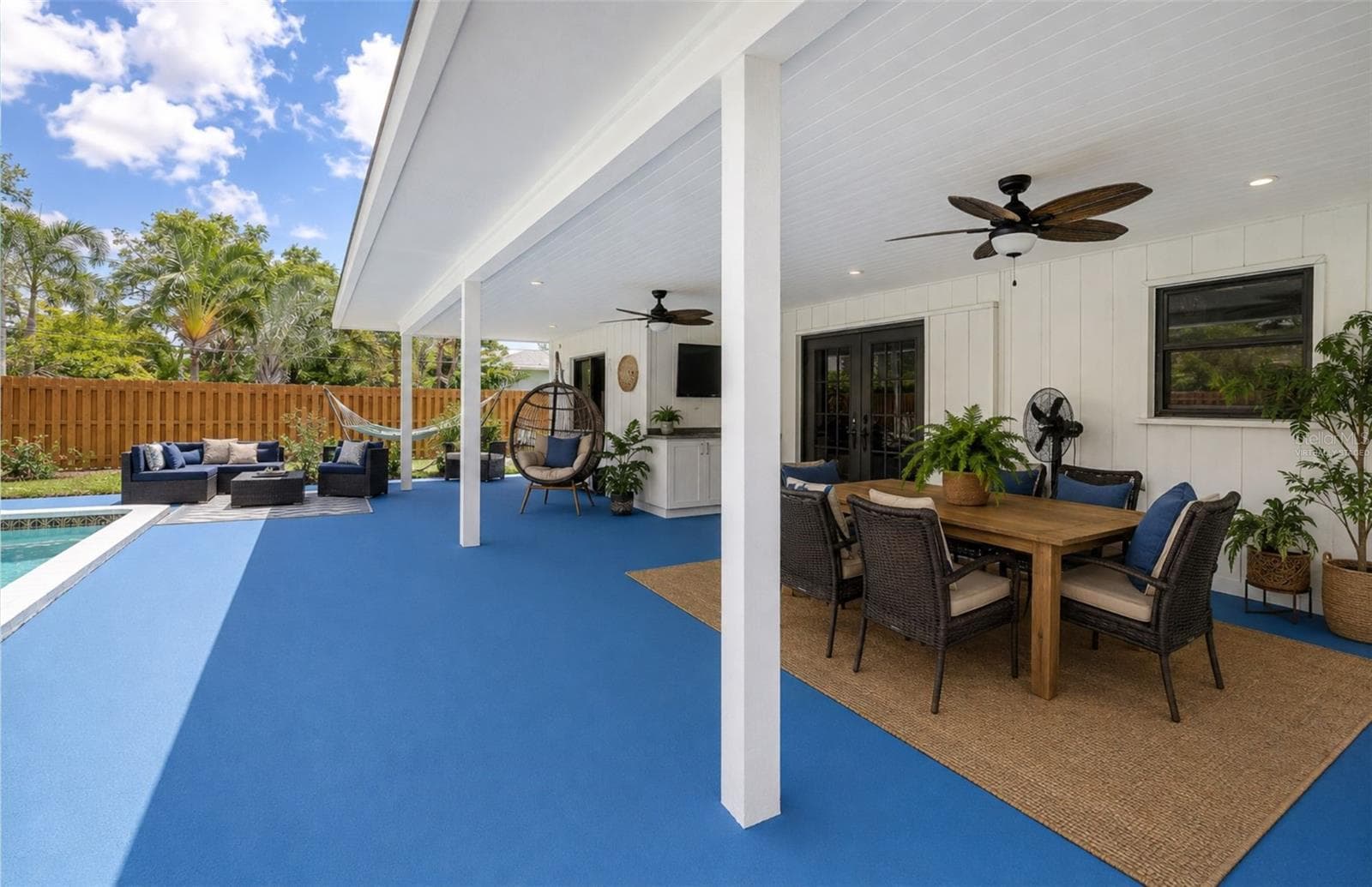 virtually staged - 323 SUWANEE AVE, SARASOTA
