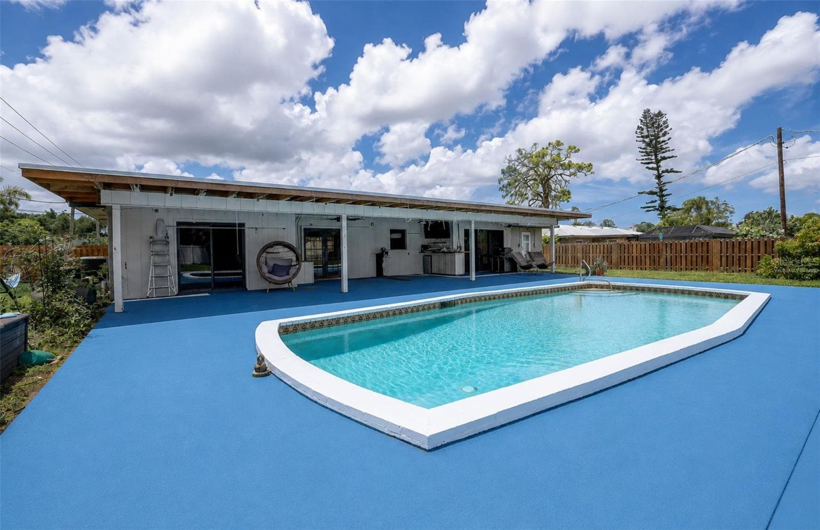 virtually staged - 323 SUWANEE AVE, SARASOTA