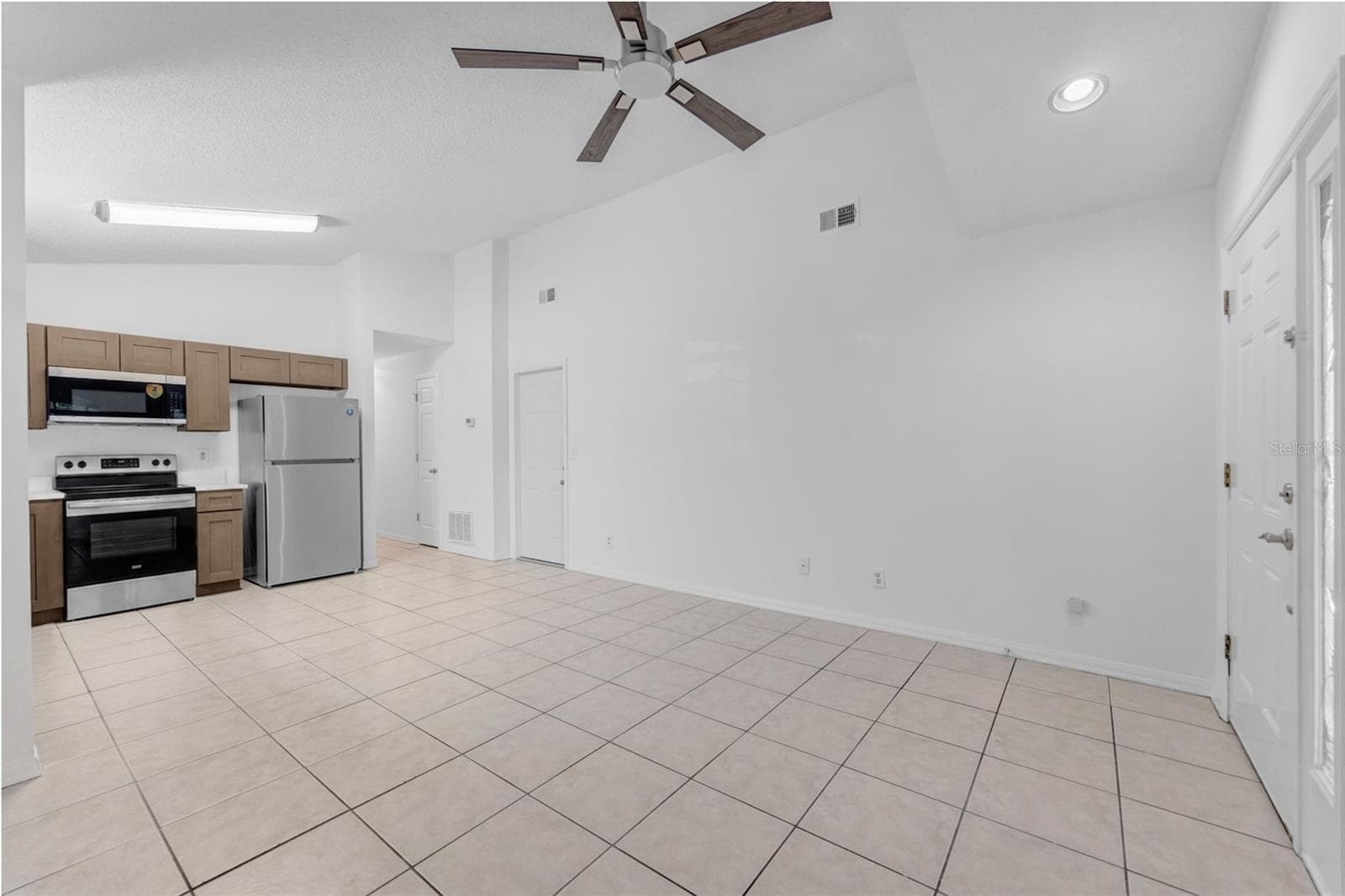 Single Family Residence at 6115 SAND KEY LN, WESLEY CHAPEL, photo 5 of 33