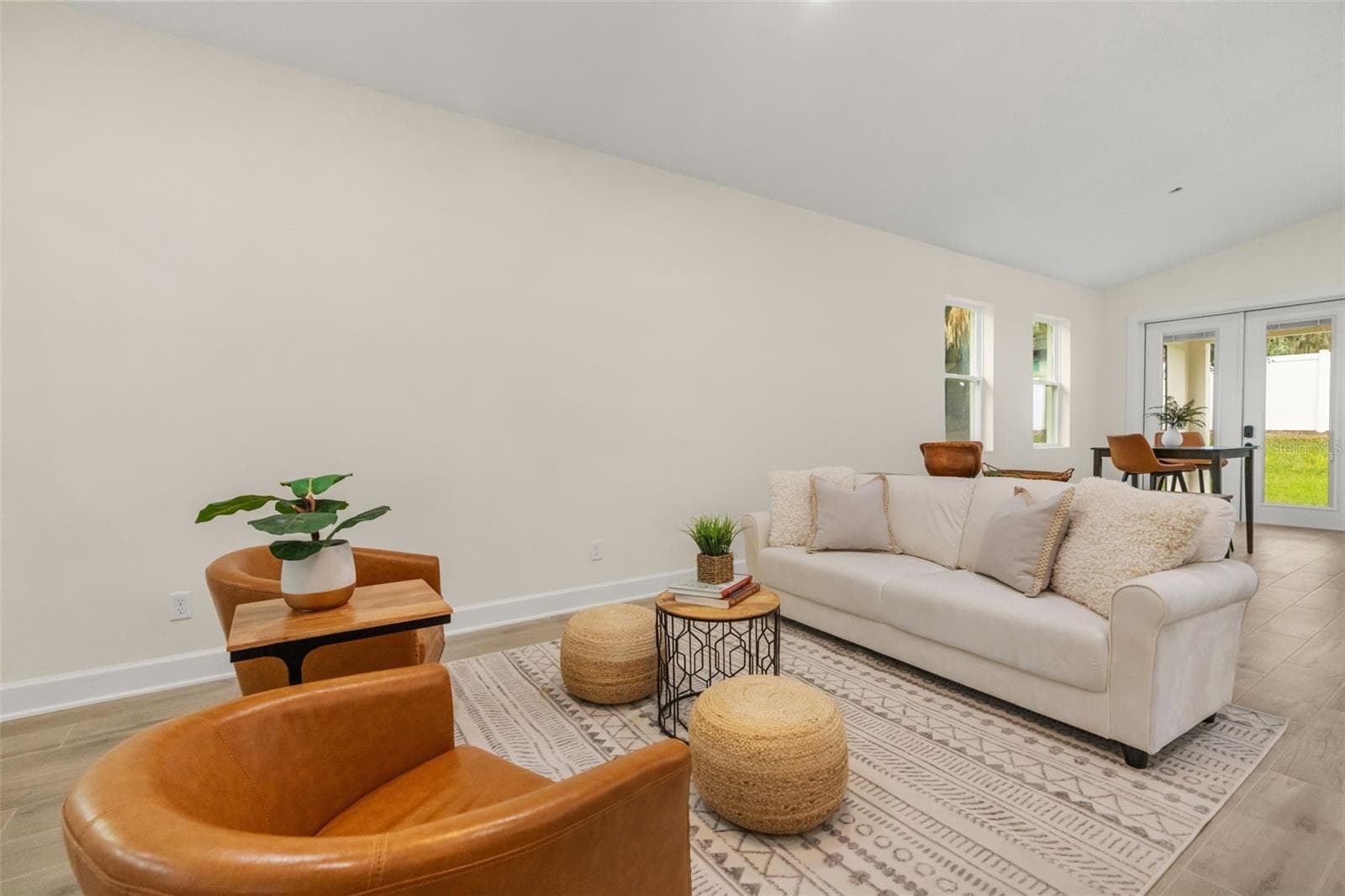 Living Room - 221 S SUNSET AVE, MASCOTTE