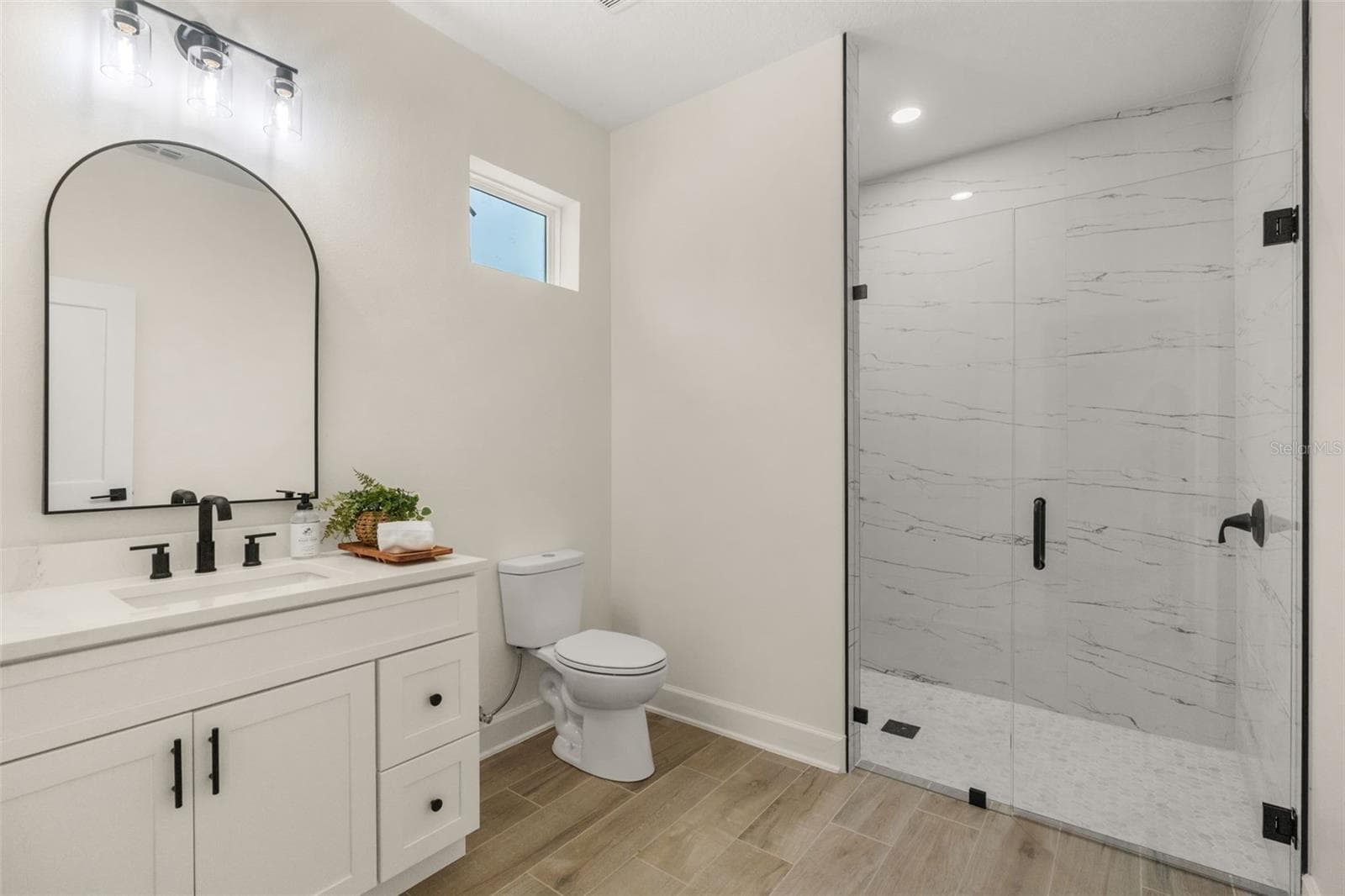 Primary Bathroom - 221 S SUNSET AVE, MASCOTTE