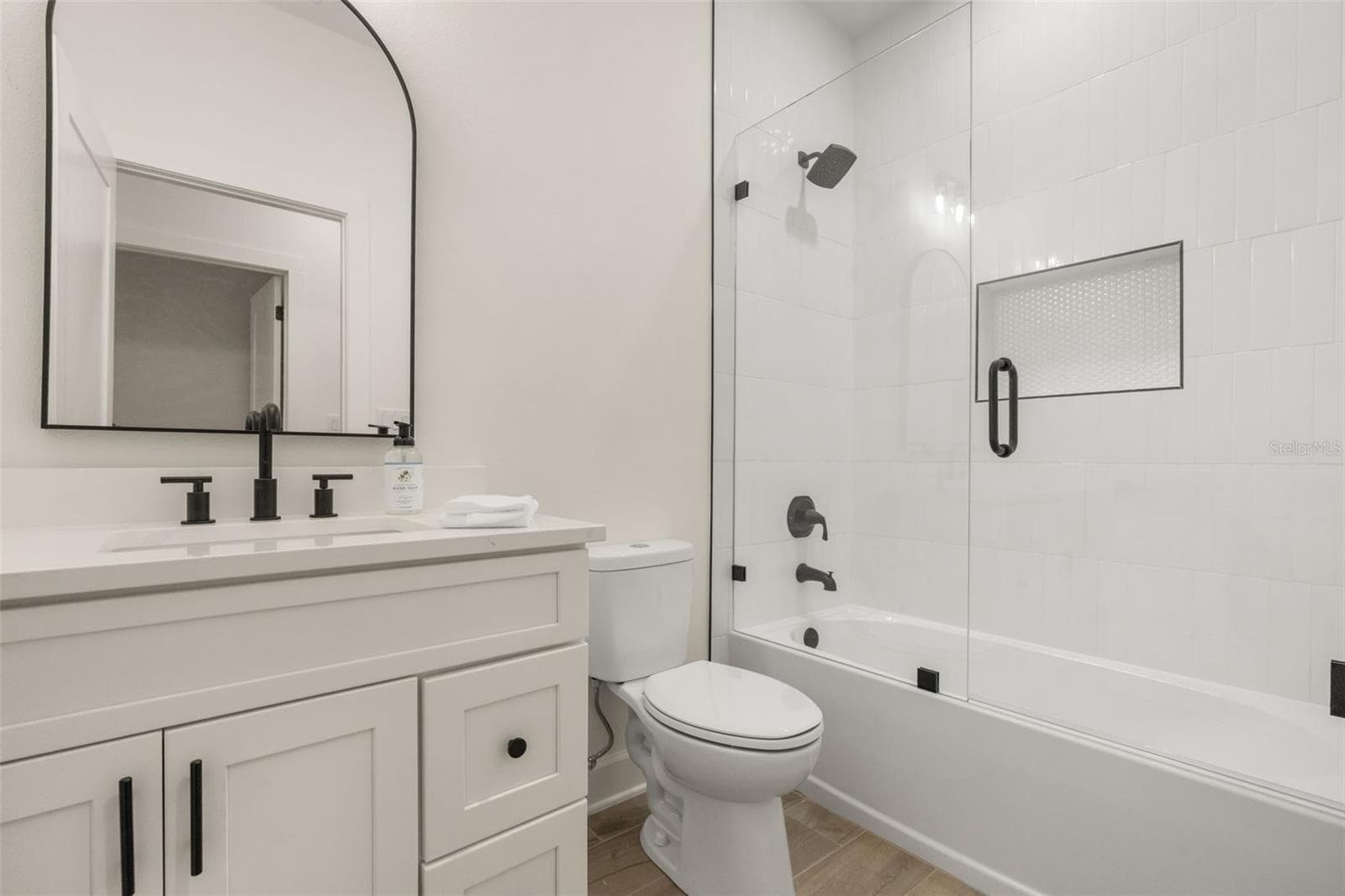 Bathroom 2 - 221 S SUNSET AVE, MASCOTTE