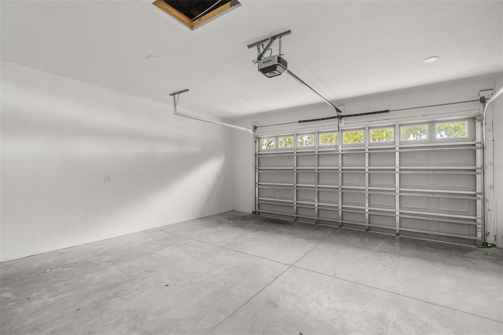 Garage - 221 S SUNSET AVE, MASCOTTE