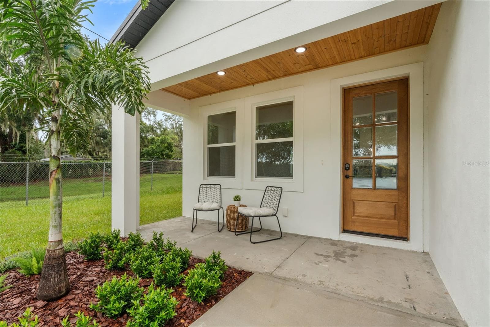 Front Entrance - 221 S SUNSET AVE, MASCOTTE