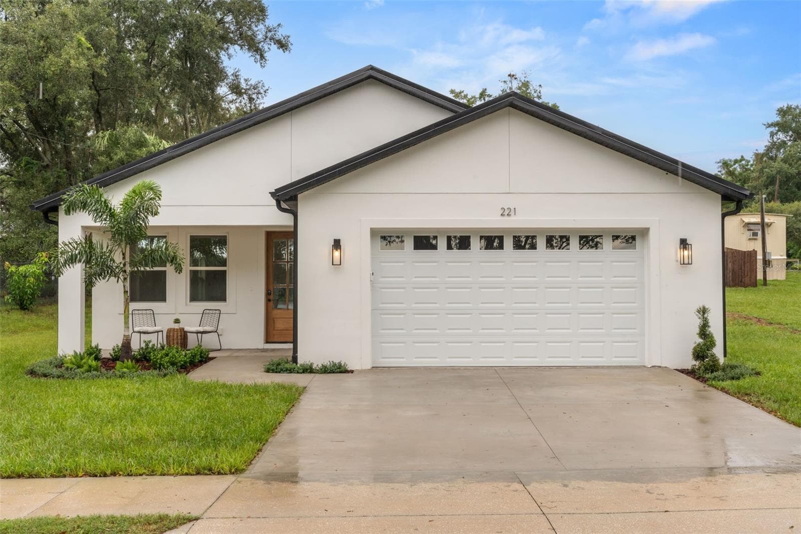 Front Exterior - 221 S SUNSET AVE, MASCOTTE