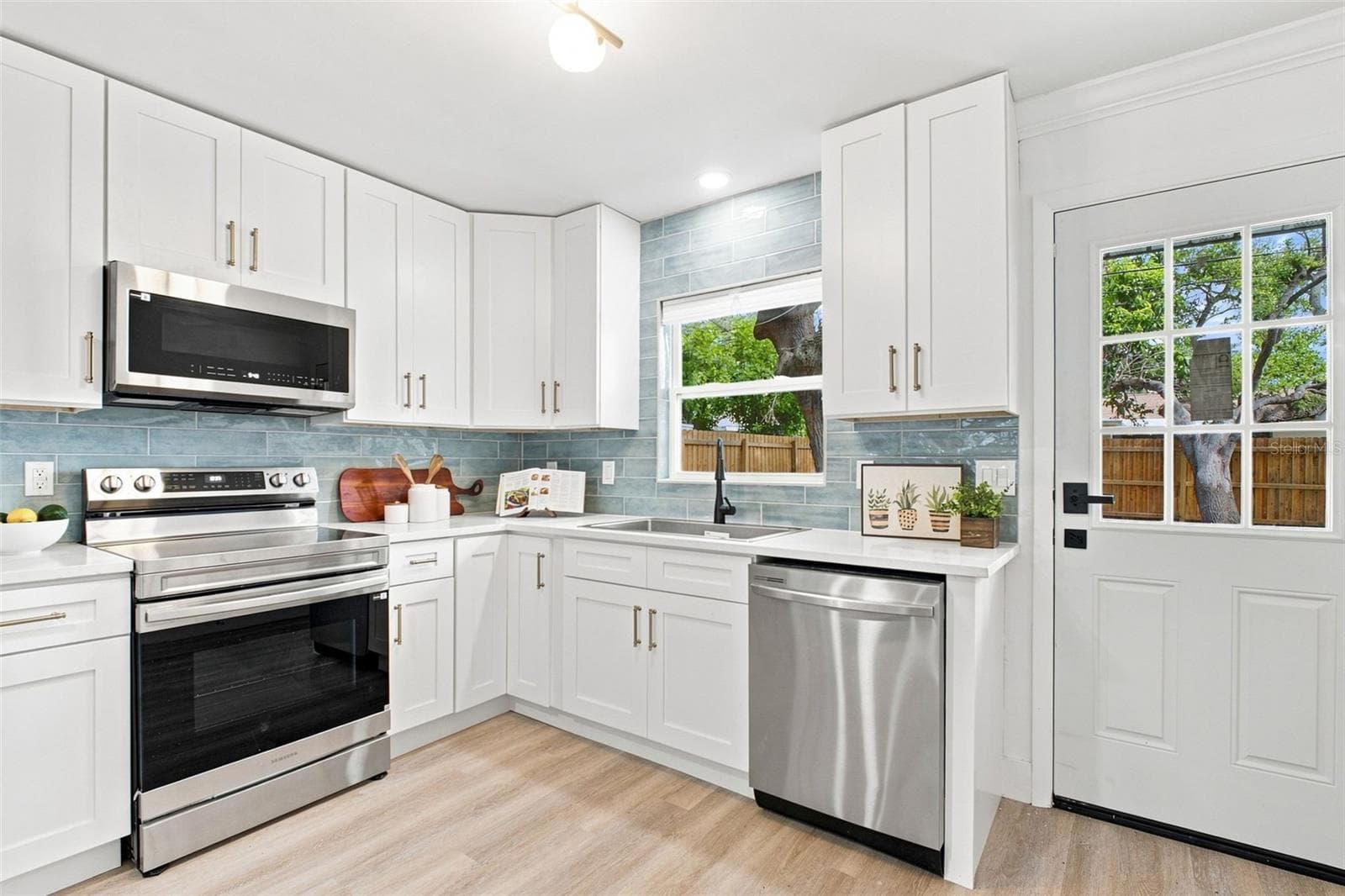 Single Family Residence at 4733 25TH AVE S, ST PETERSBURG, photo 14 of 41