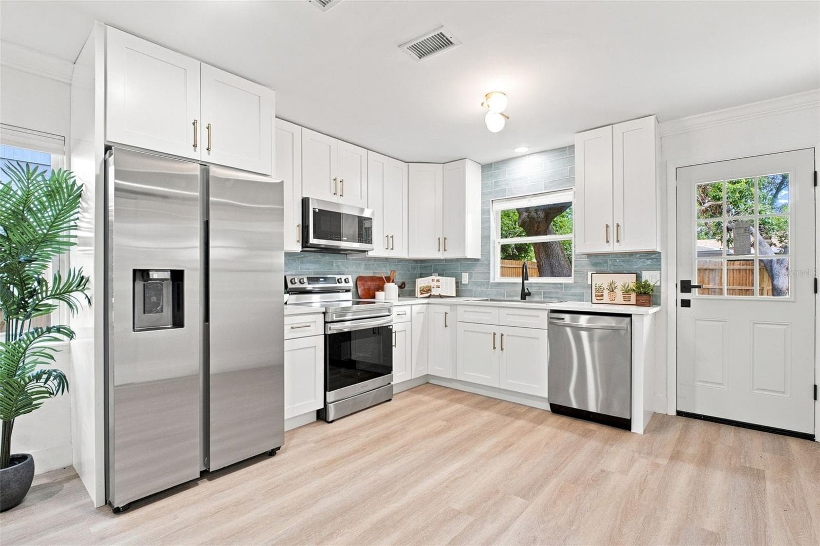 Single Family Residence at 4733 25TH AVE S, ST PETERSBURG, photo 16 of 41