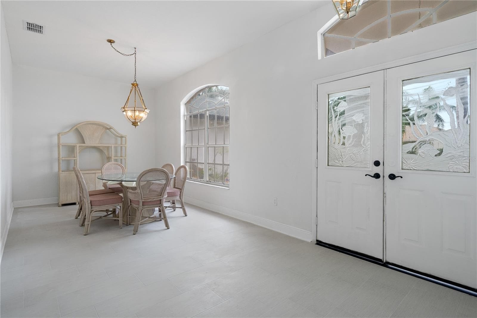 Single Family Residence at 3239 GLENWOOD CIR, HOLIDAY, photo 9 of 57