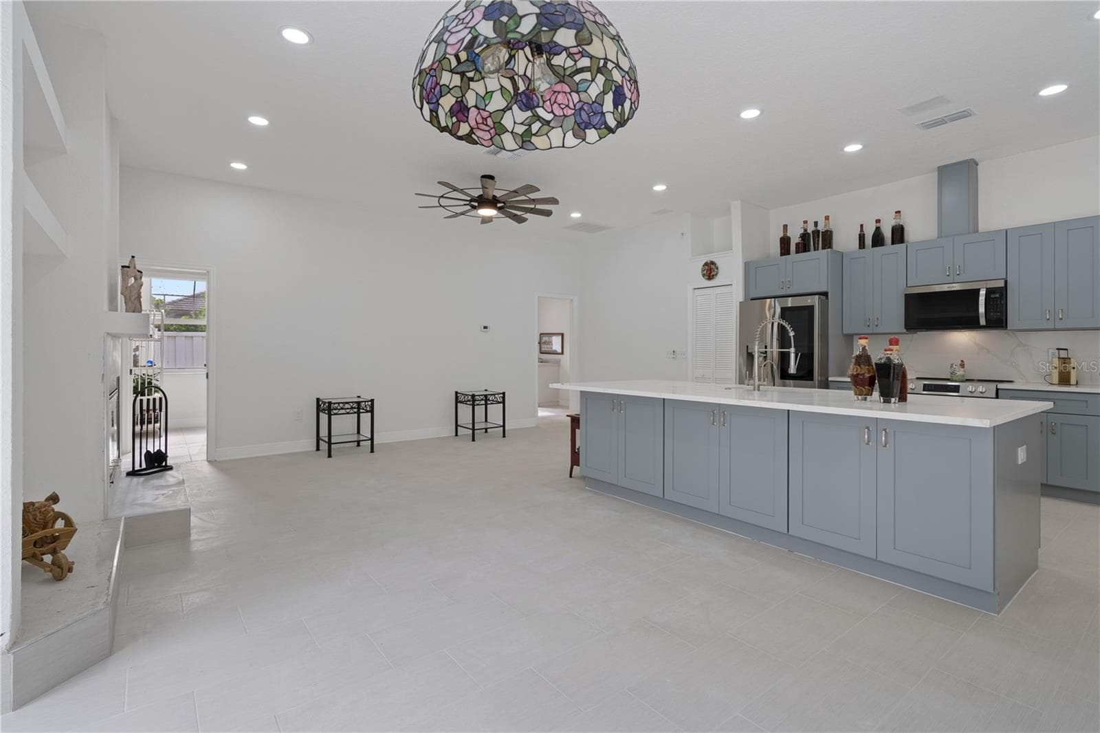 Single Family Residence at 3239 GLENWOOD CIR, HOLIDAY, photo 16 of 57