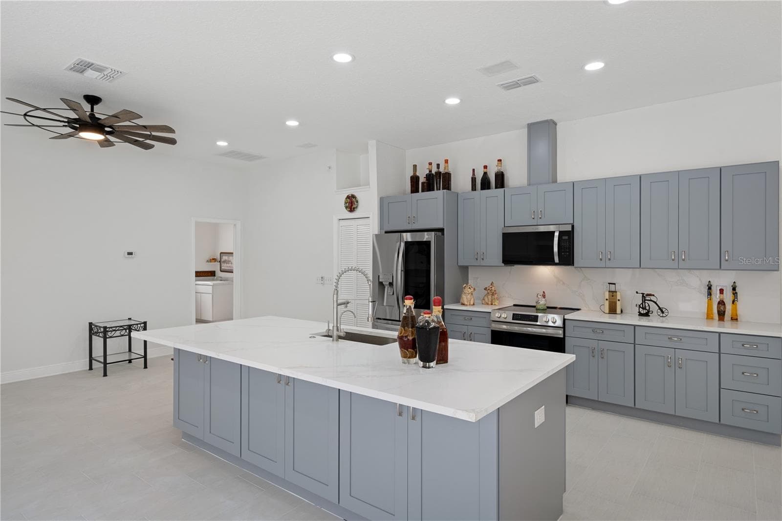 Single Family Residence at 3239 GLENWOOD CIR, HOLIDAY, photo 22 of 57