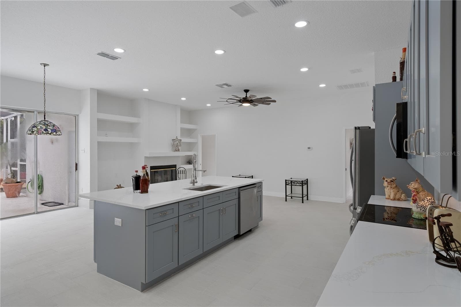 Single Family Residence at 3239 GLENWOOD CIR, HOLIDAY, photo 23 of 57