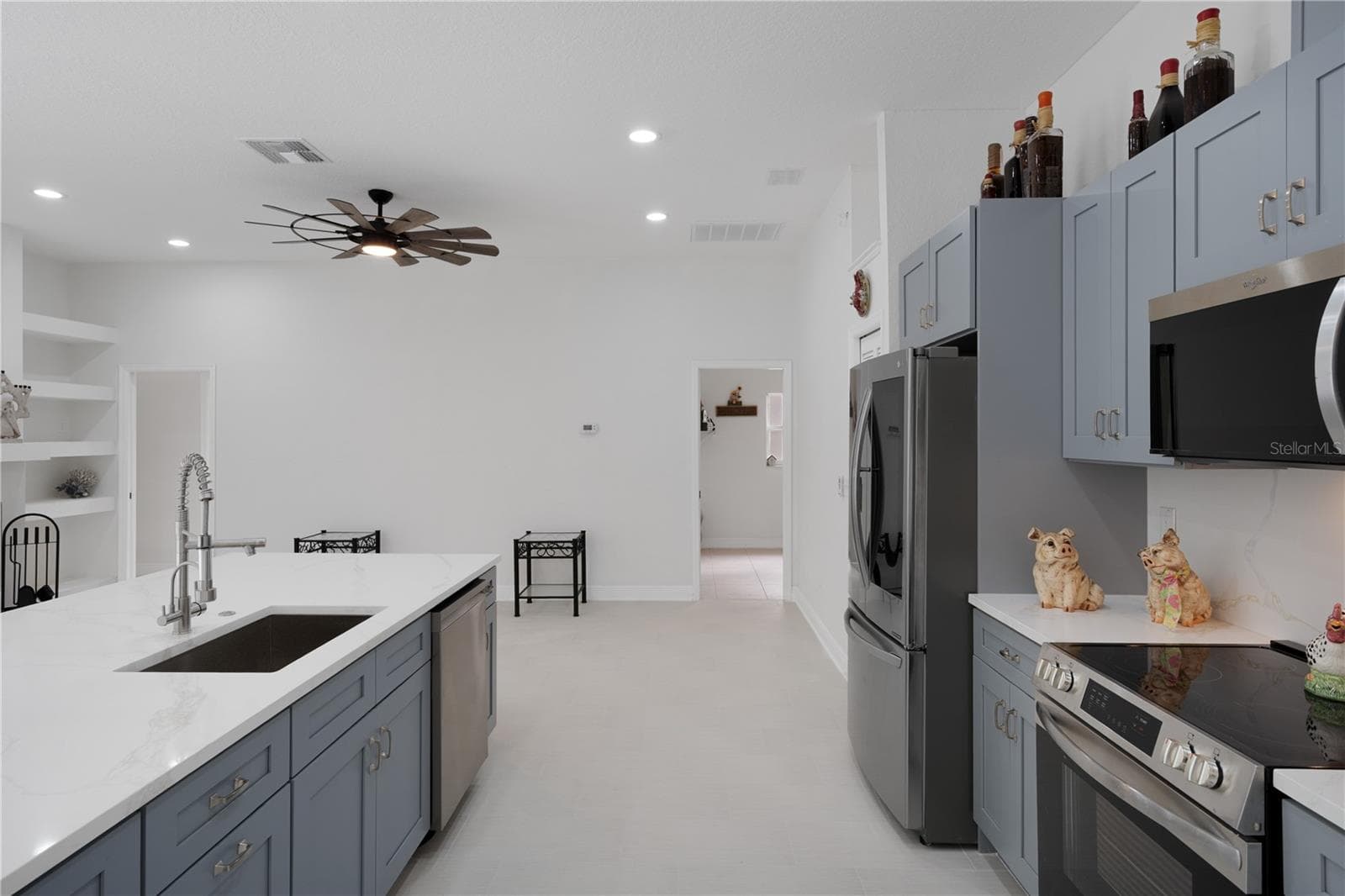 Single Family Residence at 3239 GLENWOOD CIR, HOLIDAY, photo 24 of 57