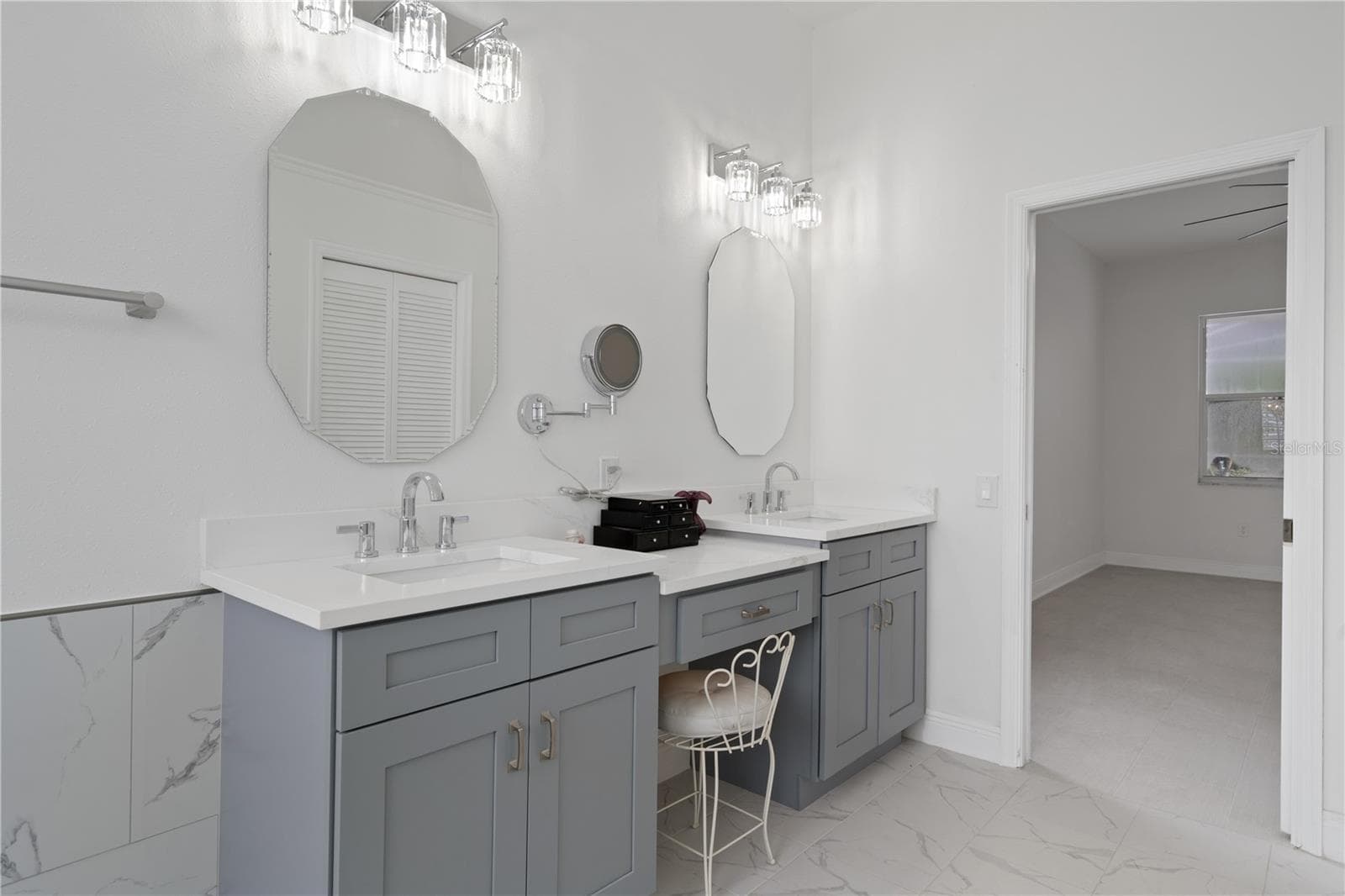 Single Family Residence at 3239 GLENWOOD CIR, HOLIDAY, photo 32 of 57