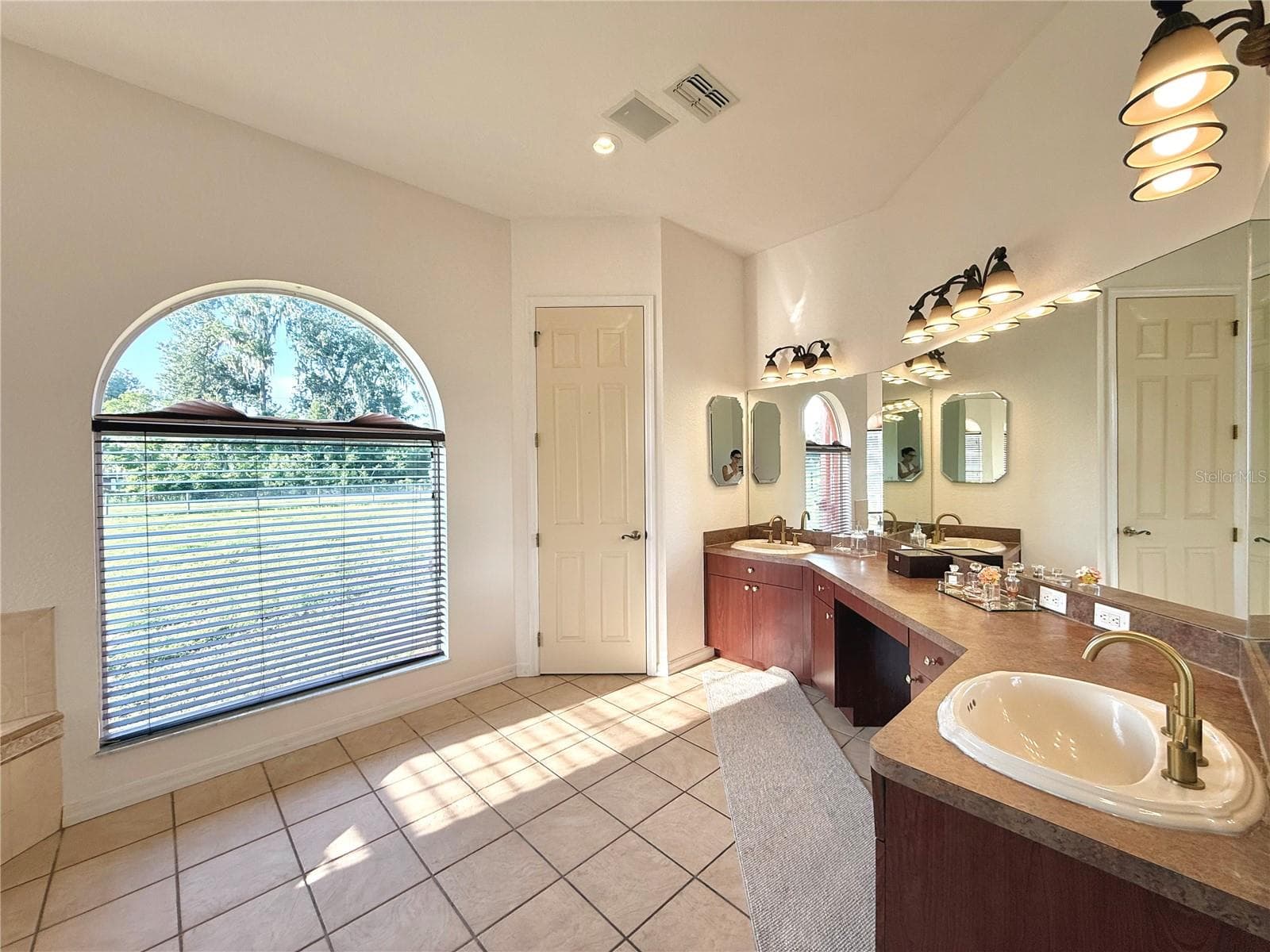 Single Family Residence at 25406 LADYHAWK LN, BROOKSVILLE, photo 41 of 126