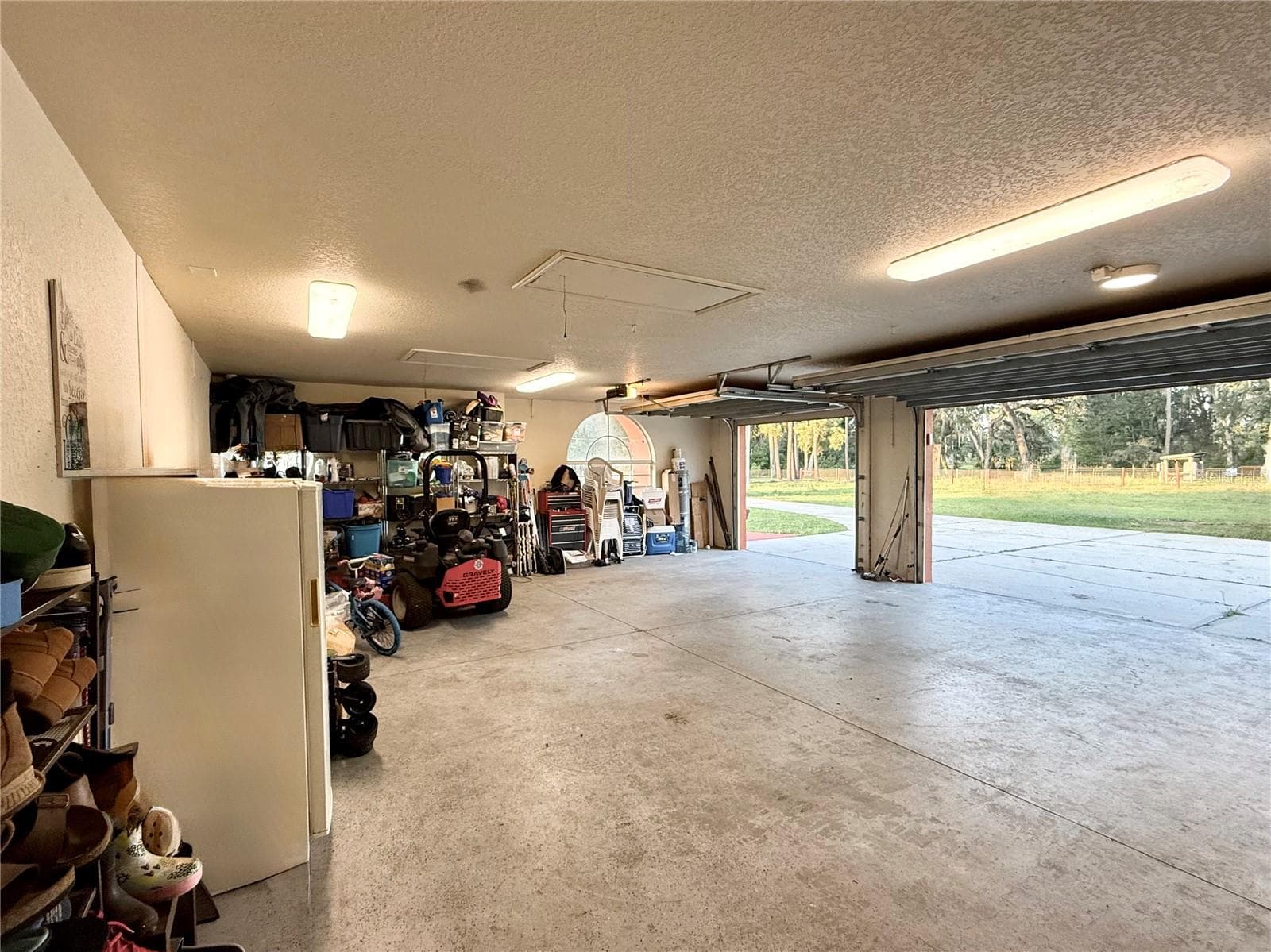 garage - 25406 LADYHAWK LN, BROOKSVILLE