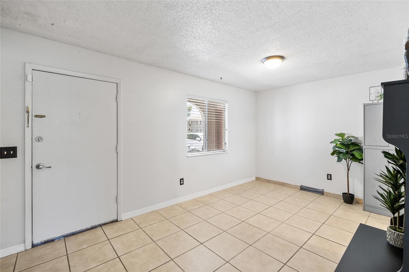 Front Room - 4038 CORTEZ DR #B, TAMPA