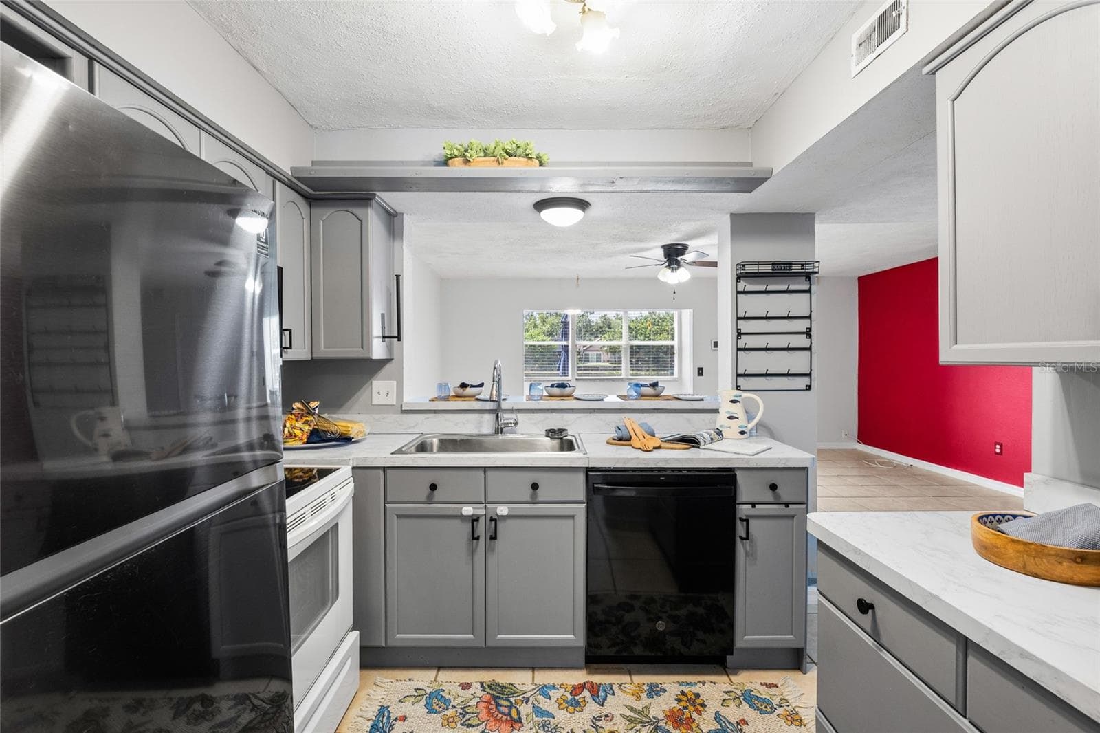Open area Kitchen with lots of cabinet and counter space, plus a breakfast bar. - 4038 CORTEZ DR #B, TAMPA