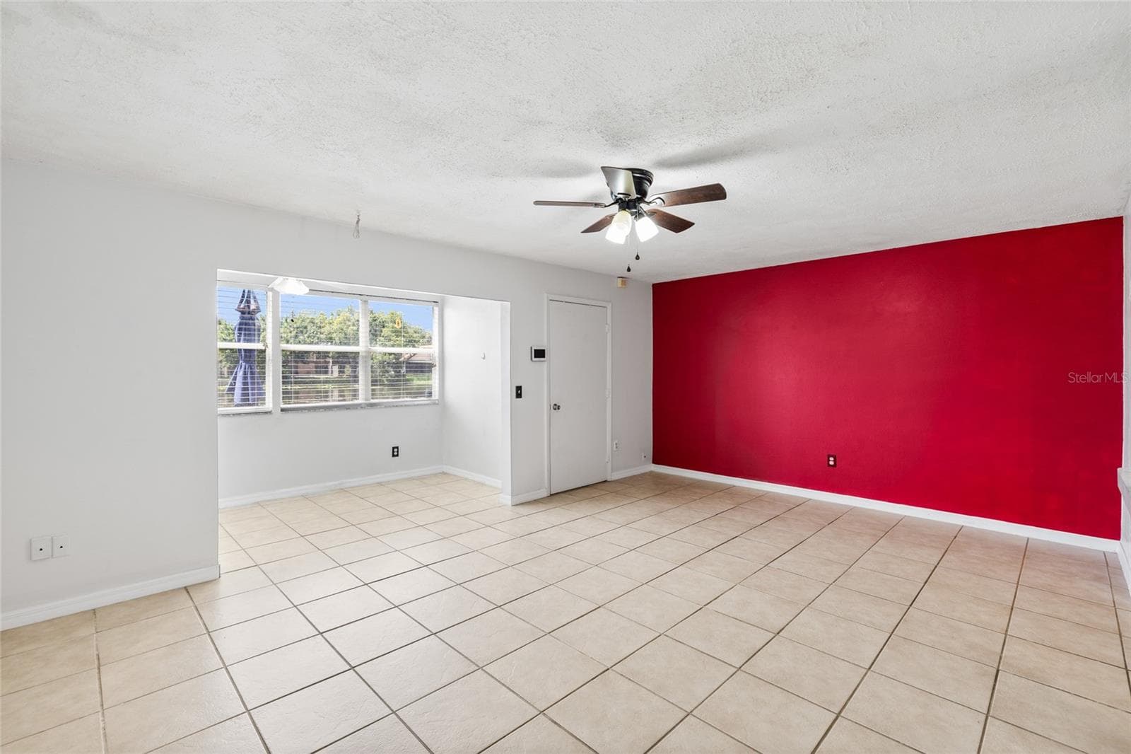 Living/dining opens to extra room for additional sq footage. - 4038 CORTEZ DR #B, TAMPA