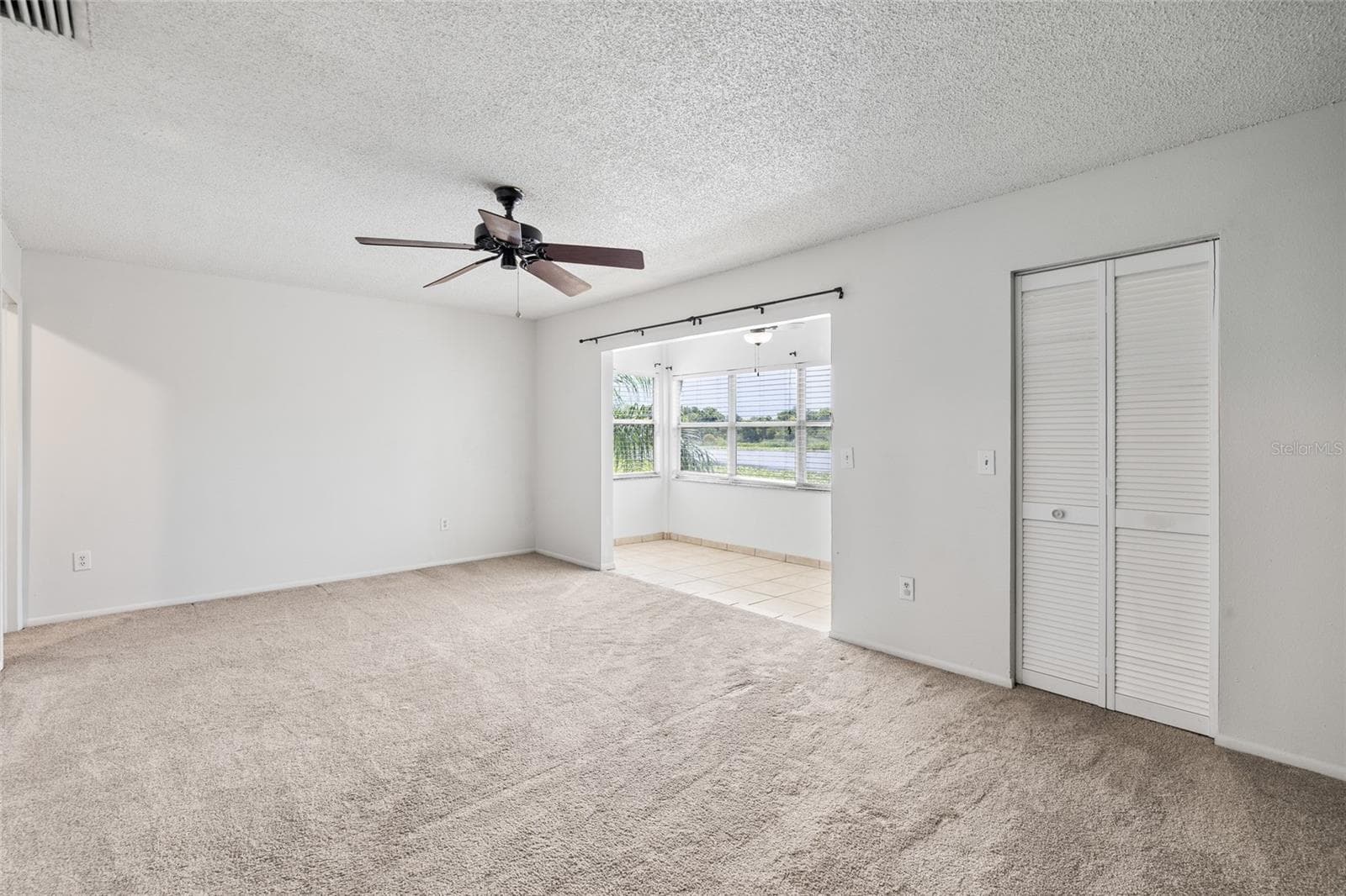 Massive primary Bedroom with en-suite bath and large walk in closet.  Plus there is an additional enclosed space adds almost 80 sq ft (converted screen porch.) - 4038 CORTEZ DR #B, TAMPA