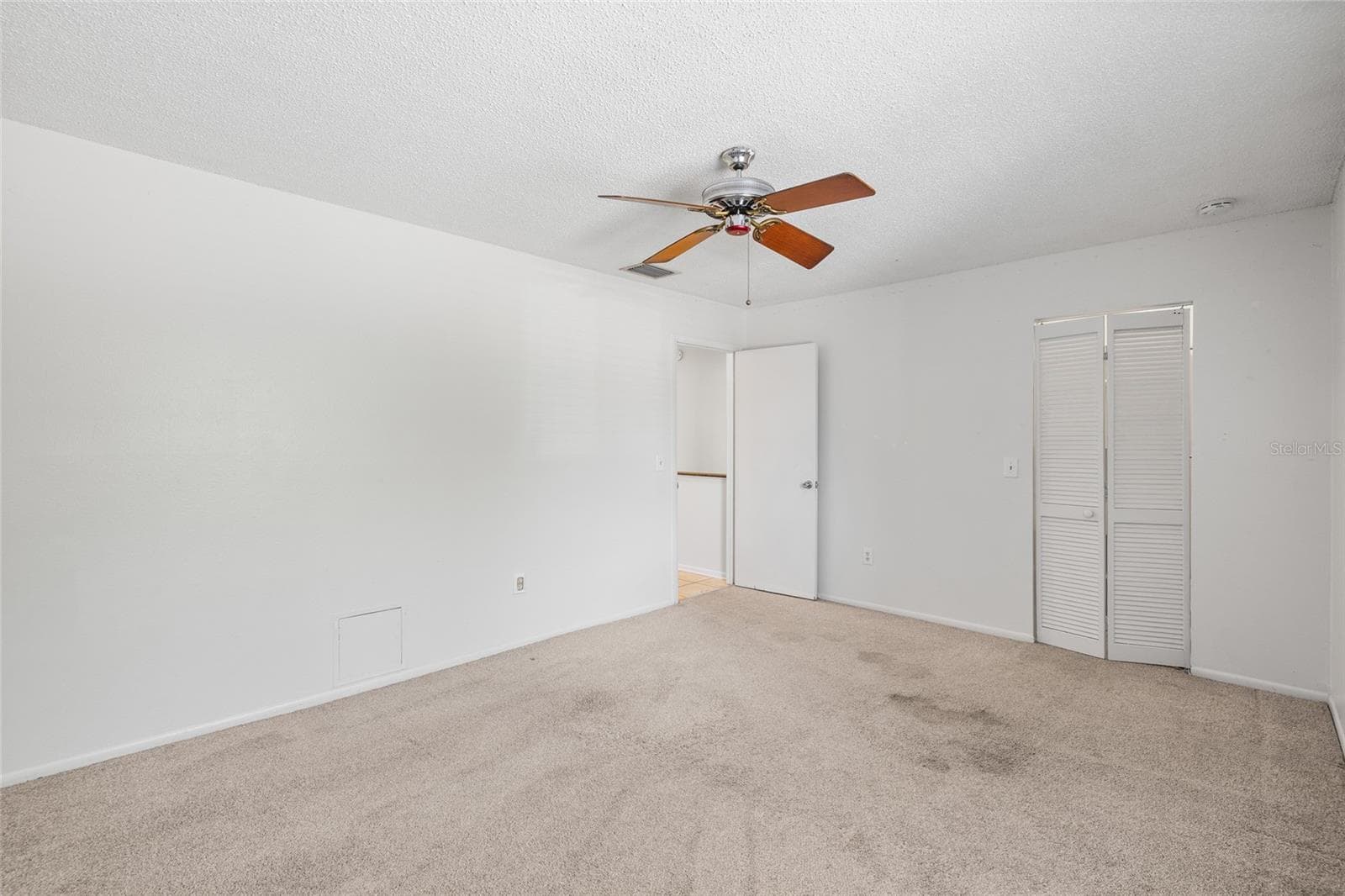 Second bedroom with walk in closet. - 4038 CORTEZ DR #B, TAMPA
