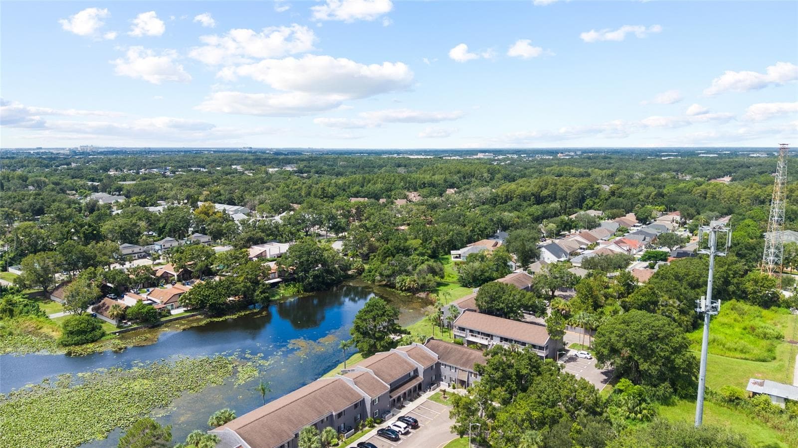 Community and pond - 4038 CORTEZ DR #B, TAMPA