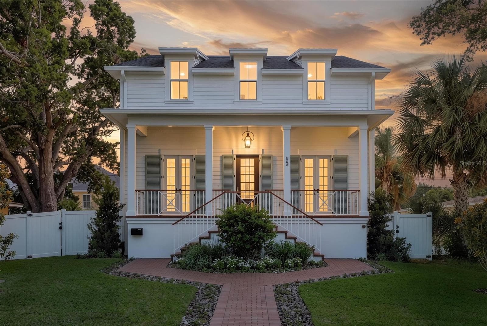 Open porch entrance - 808 39TH AVE NE, ST PETERSBURG