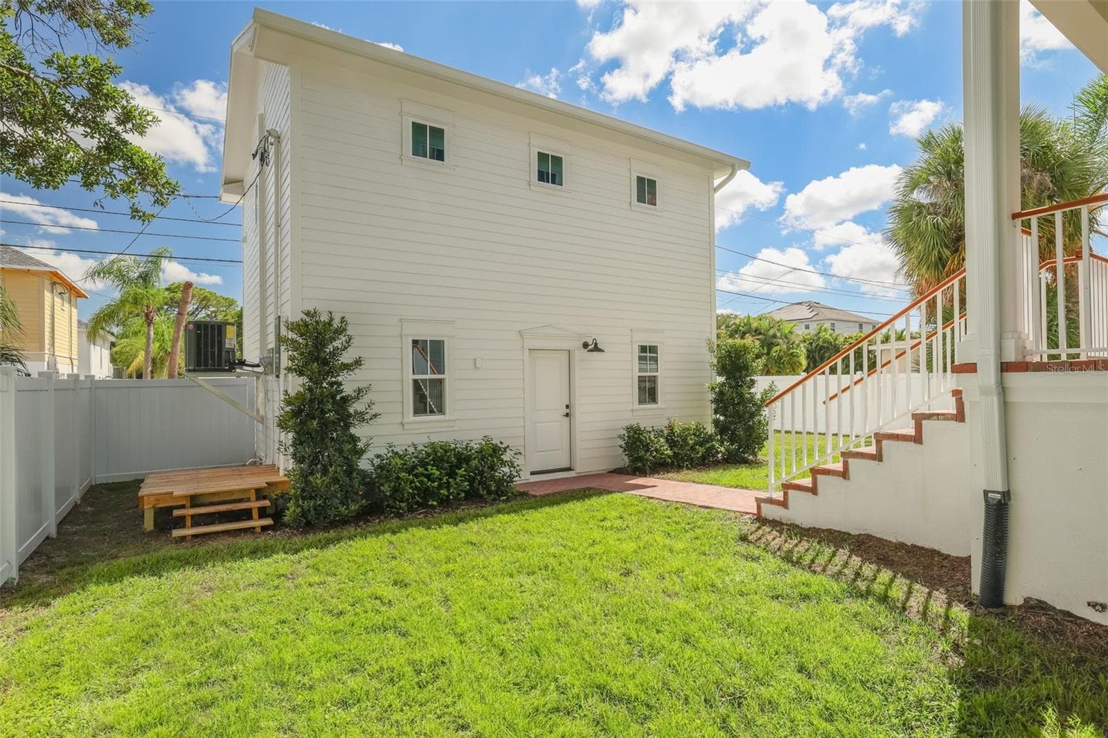 1 bed 1 bath ADU above garage. - 808 39TH AVE NE, ST PETERSBURG