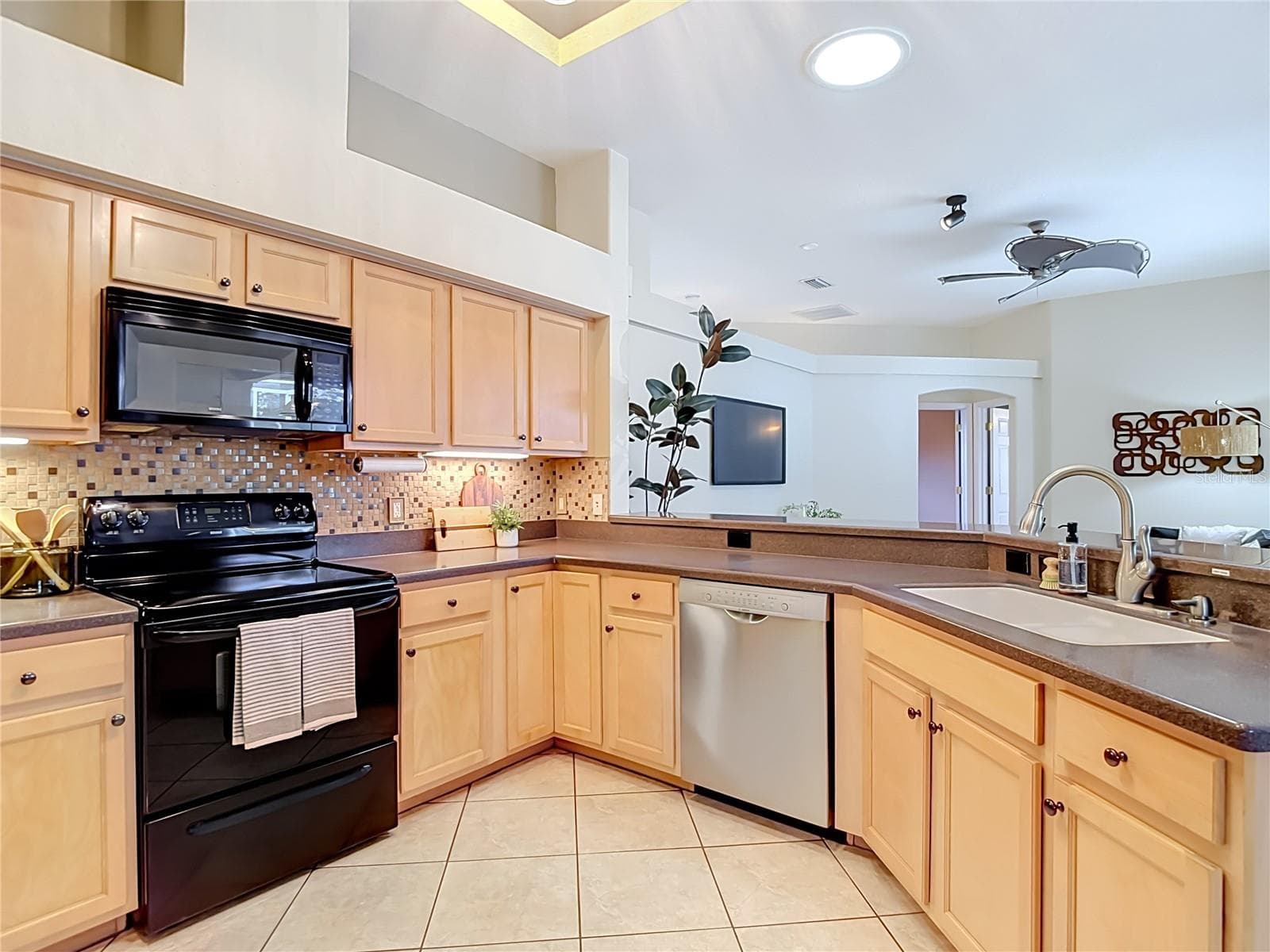 Single Family Residence at 21629 SILVER BAY PL, LAND O LAKES, photo 8 of 49