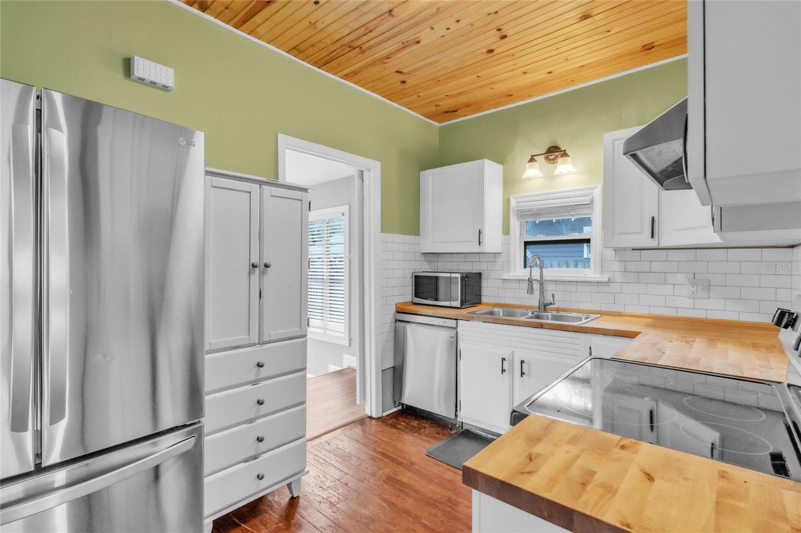 Single Family Residence at 5706 N CHEROKEE AVE, TAMPA, photo 12 of 39