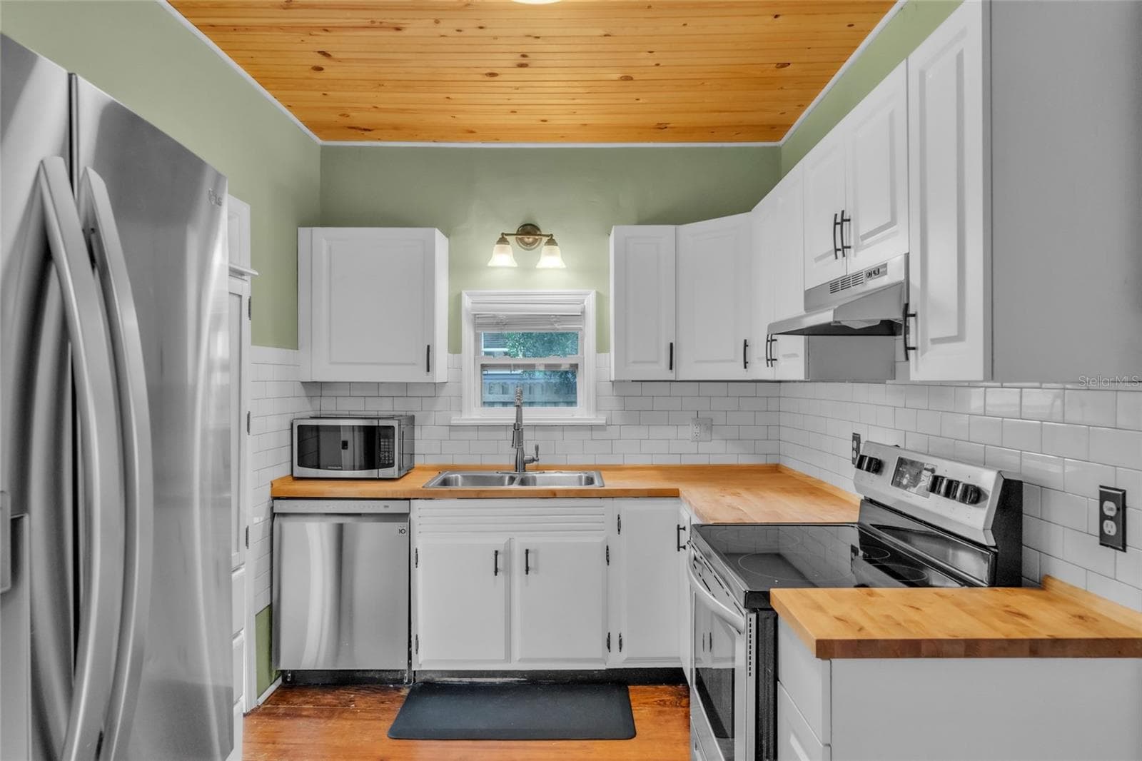 Single Family Residence at 5706 N CHEROKEE AVE, TAMPA, photo 14 of 39