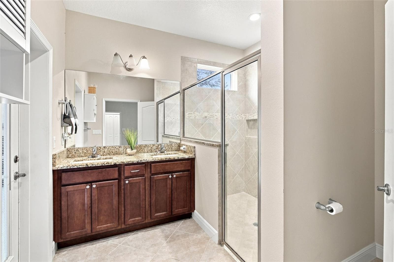 Primary Bathroom Ensuite - 555 DOWLING CIR, LADY LAKE