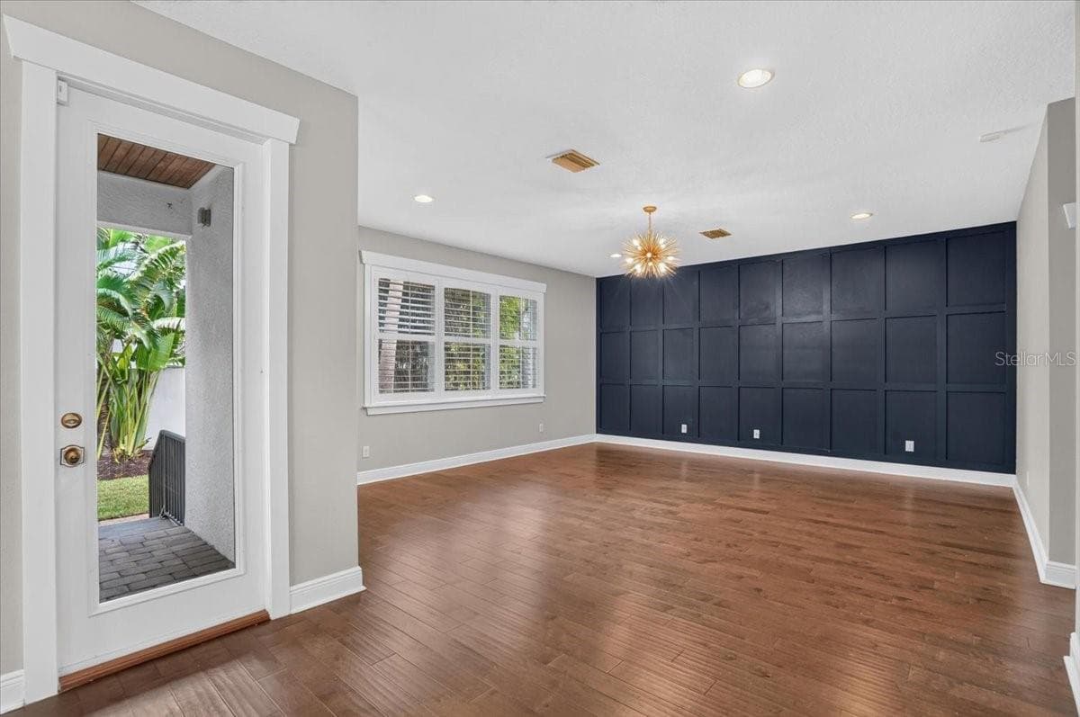 Livingroom - 3615 W RENELLIE CIR, TAMPA