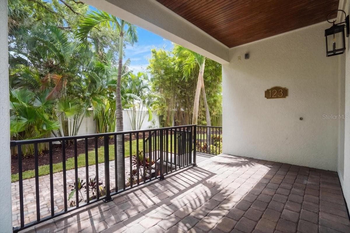 Backyard Porch - 3615 W RENELLIE CIR, TAMPA