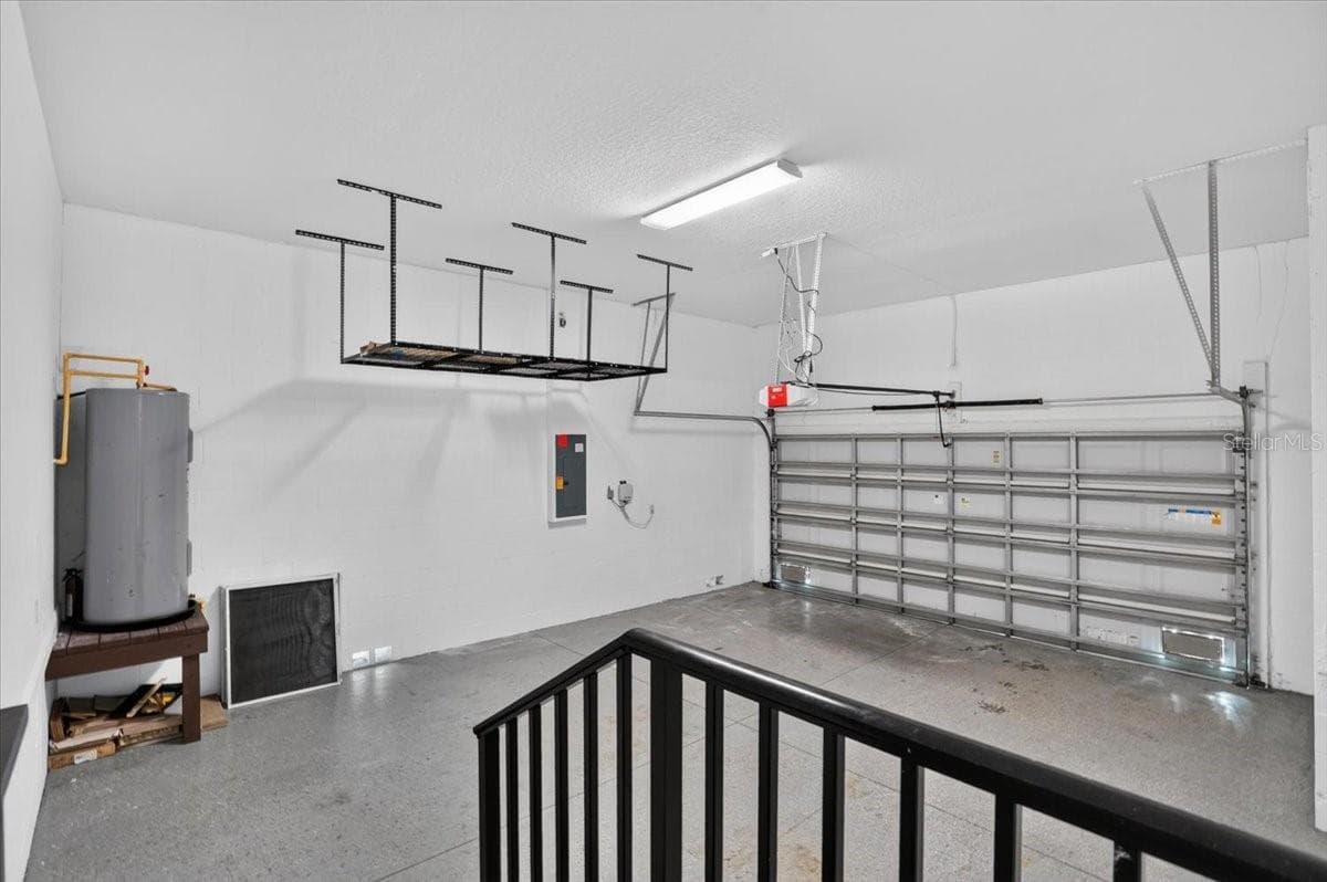 Two car garage - 3615 W RENELLIE CIR, TAMPA