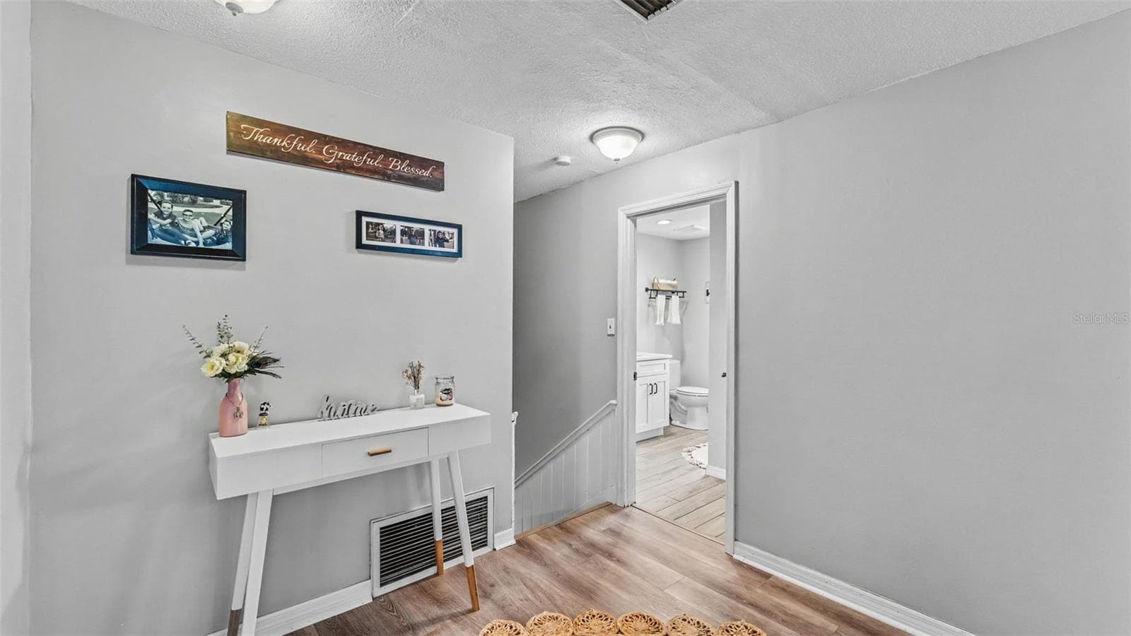 upstairs landing area - 2406 LAKE ELLA RD, FRUITLAND PARK