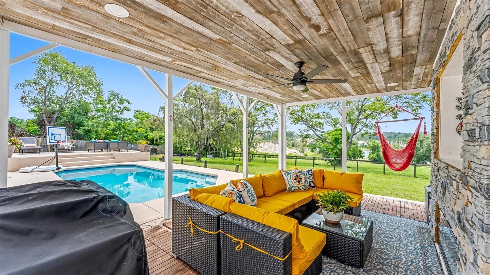 pool house - 2406 LAKE ELLA RD, FRUITLAND PARK