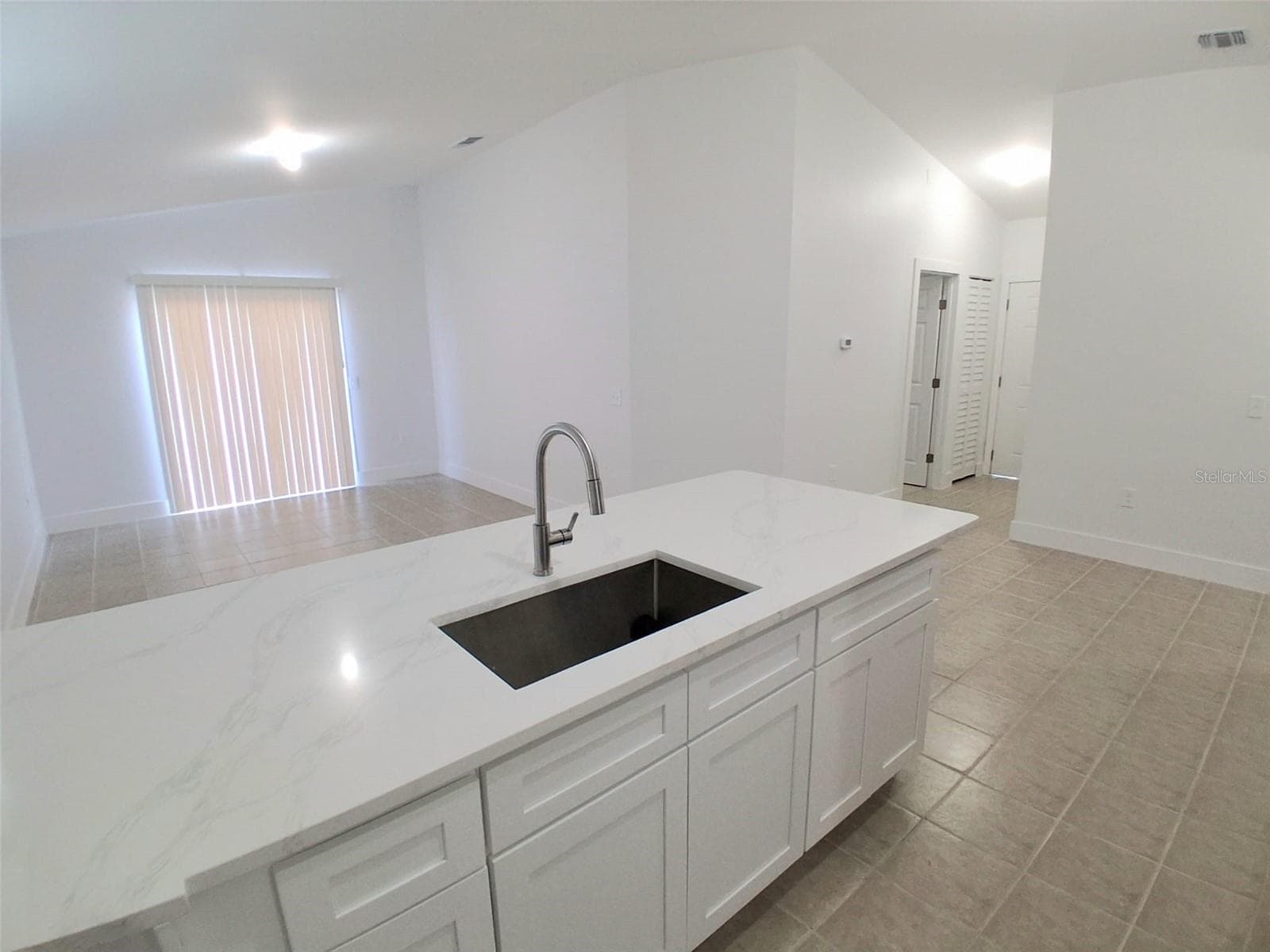 Single Family Residence at 1047 FLORIDA HOLLY DR, ORLANDO, photo 2 of 14